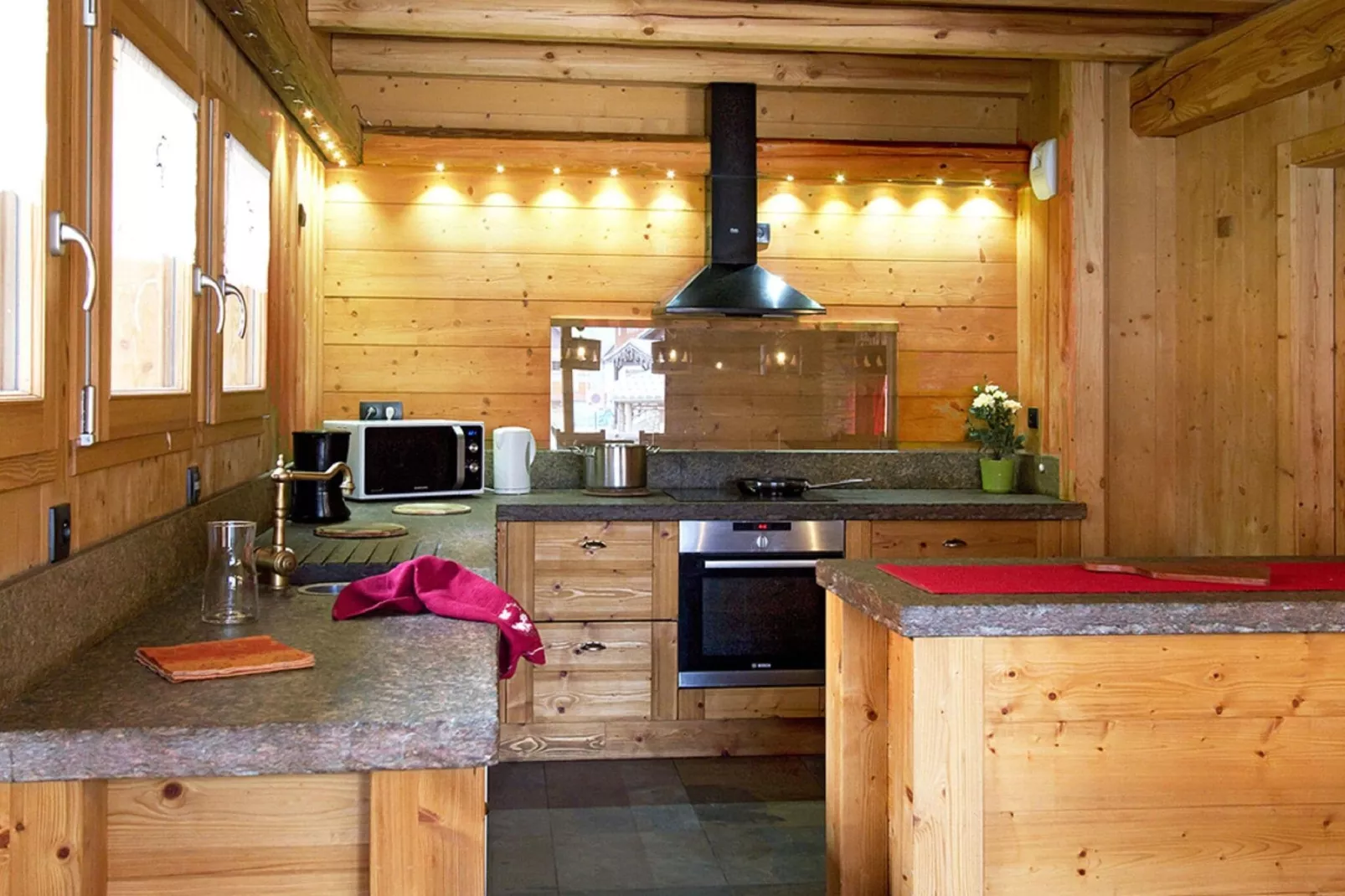 Chalet Le Loup Lodge-Keuken