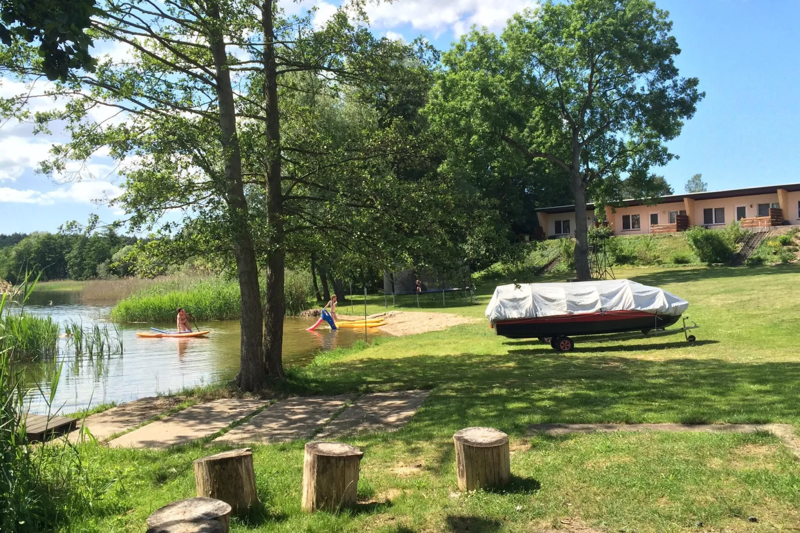 Feriendorf Warnabi am Groß Labenzer See / Bungalow 4 Personen-Tuinen zomer