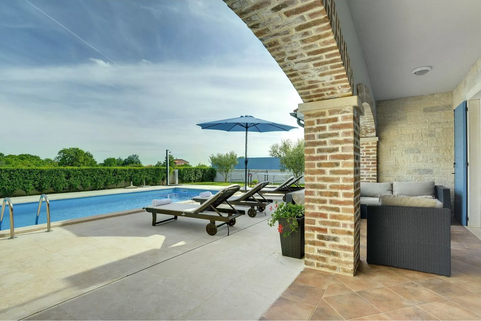 Villa Luan with private pool-Terrasbalkon