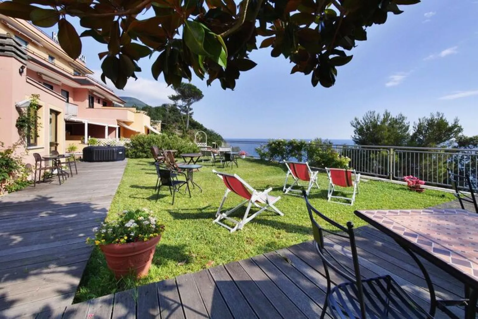 Residence RTA Mondial, Moneglia-Studio A2 balcony-Tuinen zomer