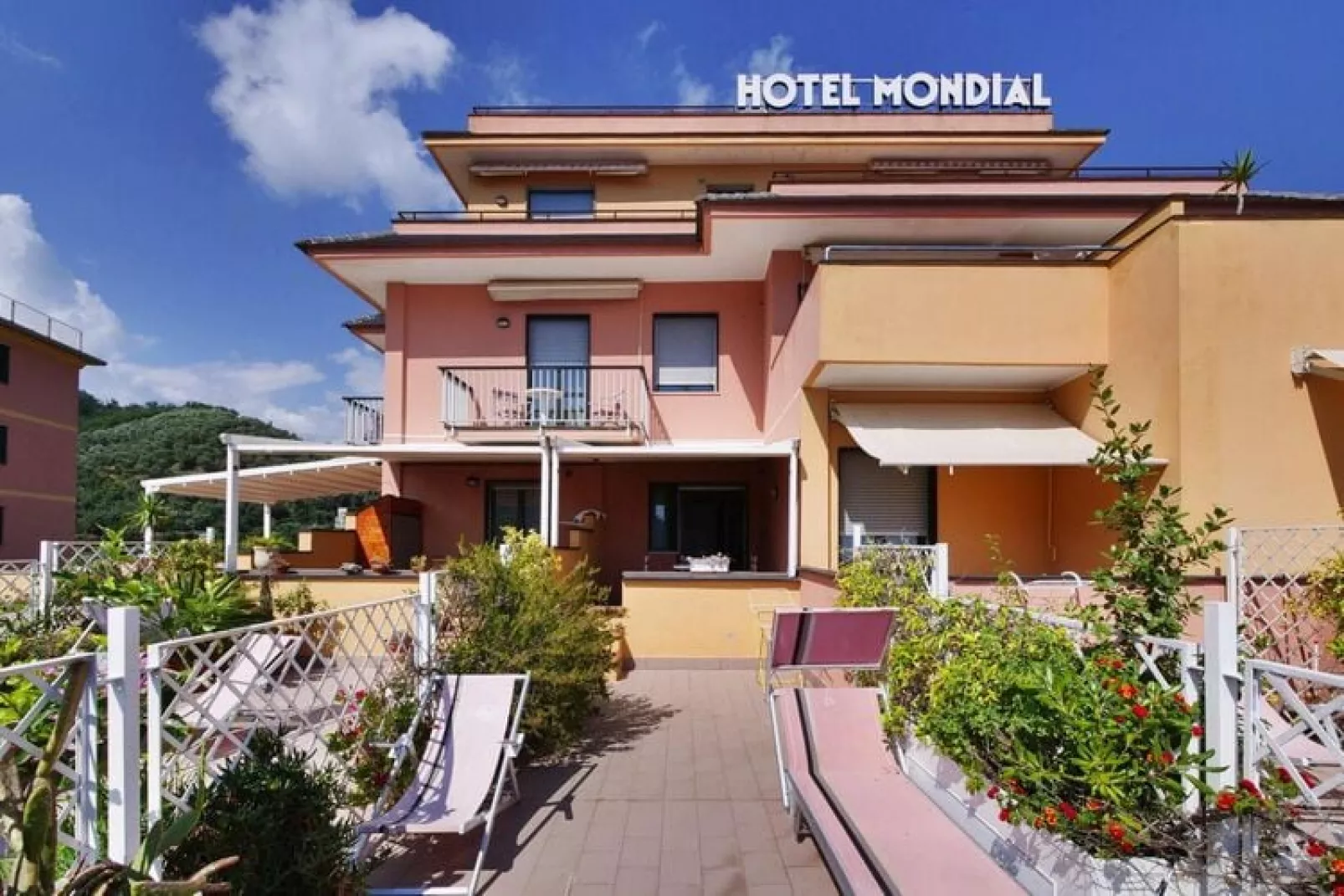 Residence RTA Mondial, Moneglia-Studio A2 balcony-Buitenkant zomer