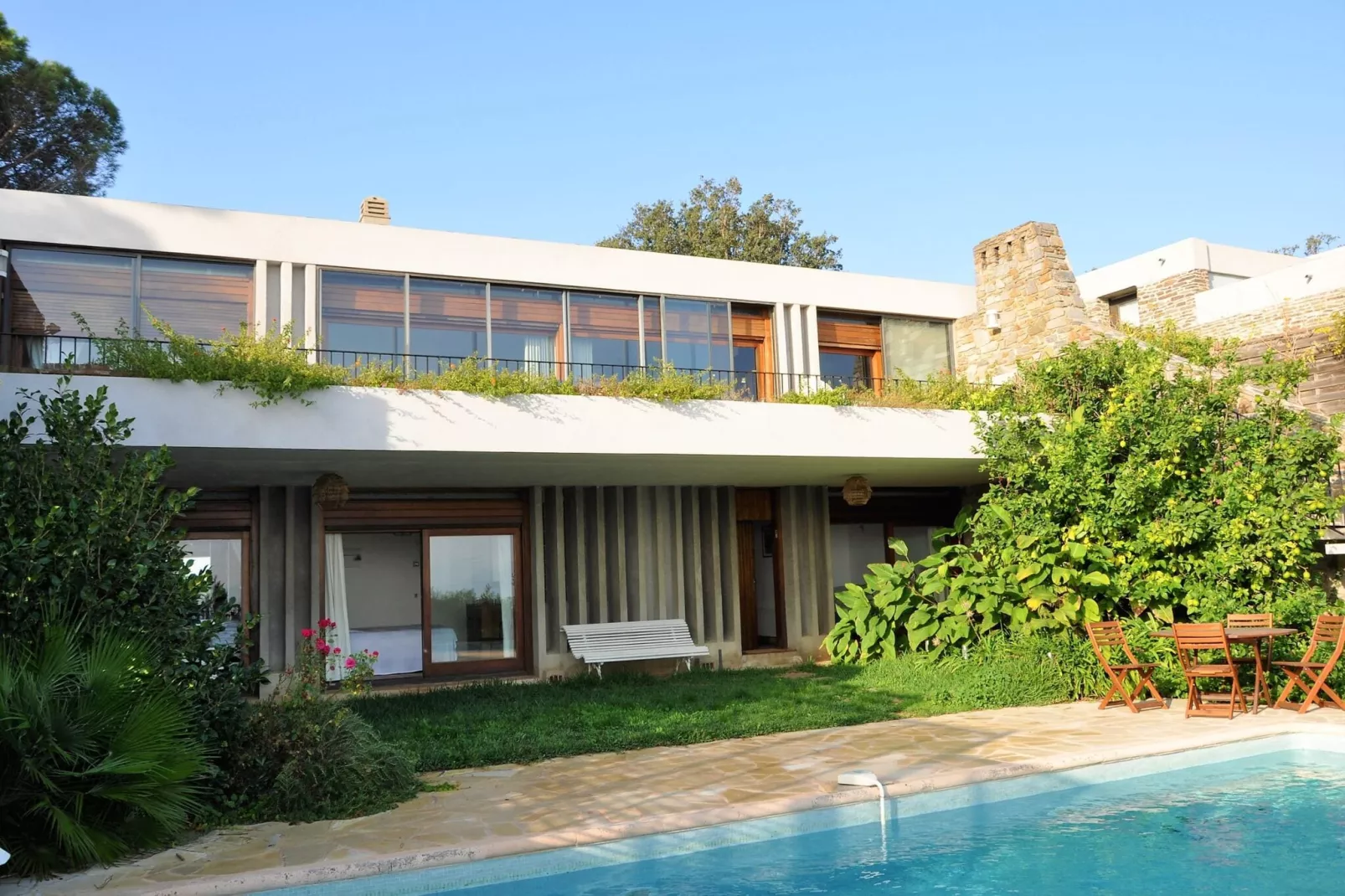 Villa avec piscine vue mer et proche plage à Bormes les Mimosas-Buitenkant zomer