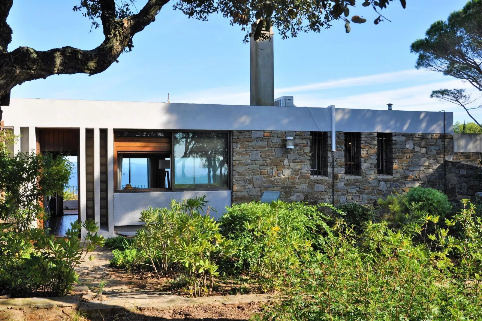 Villa avec piscine vue mer et proche plage à Bormes les Mimosas-Buitenkant zomer