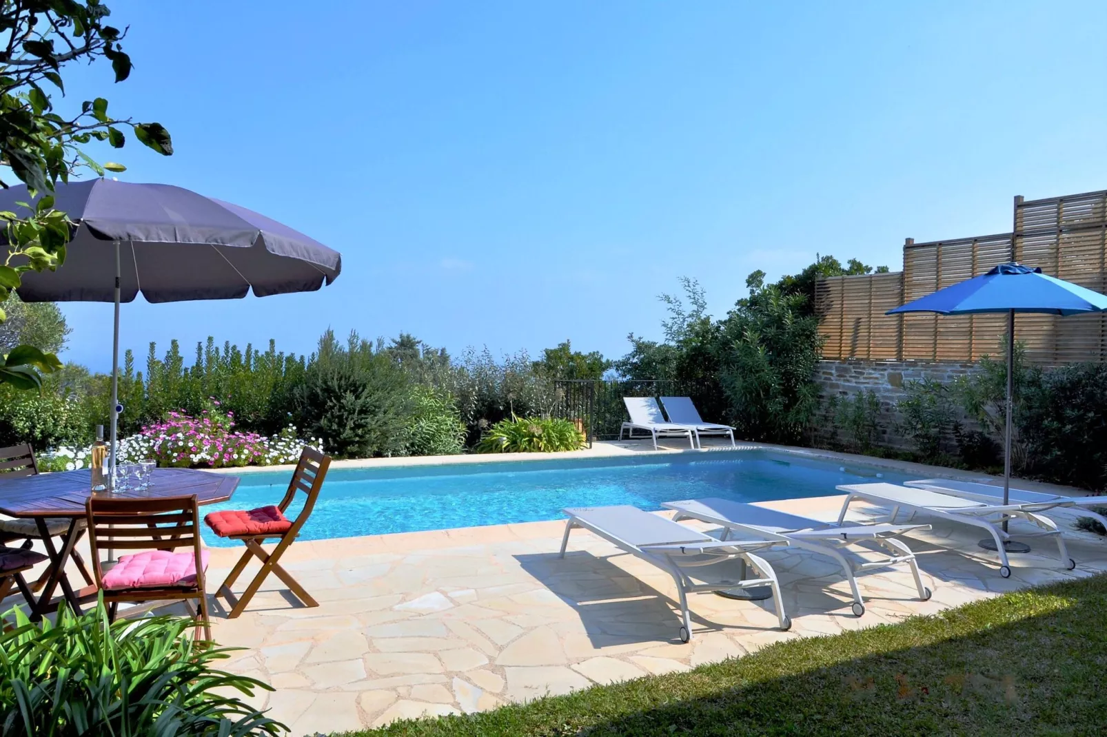 Villa avec piscine vue mer et proche plage à Bormes les Mimosas-Zwembad