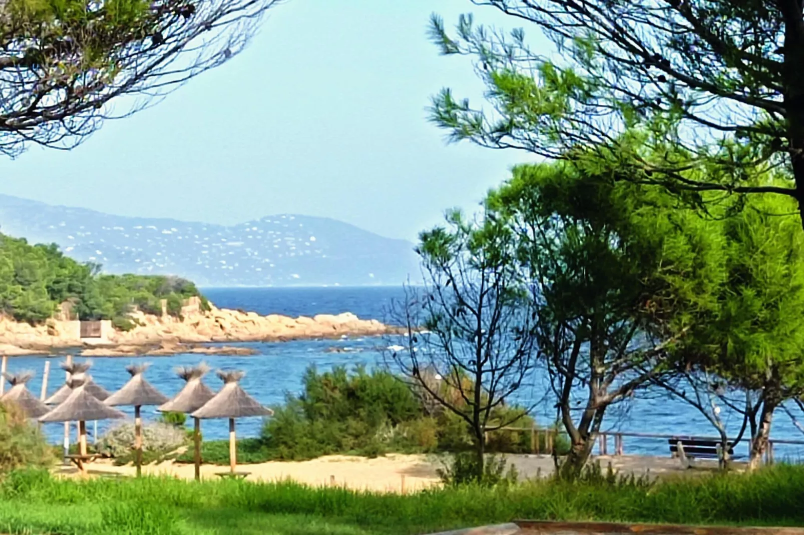 Villa avec piscine vue mer et proche plage à Bormes les Mimosas-Gebieden zomer 5km