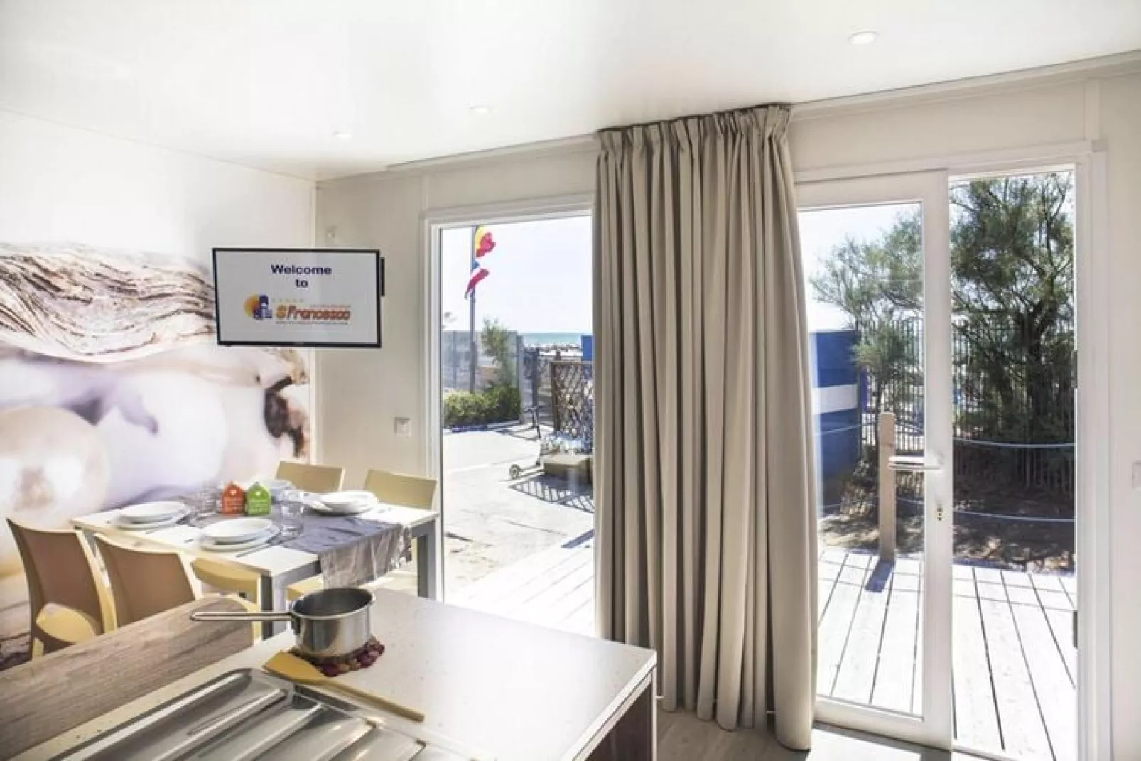 Mobile Homes San Francesco Caorle - Type MH Venice Sea View 4 Pax-Woonkamer