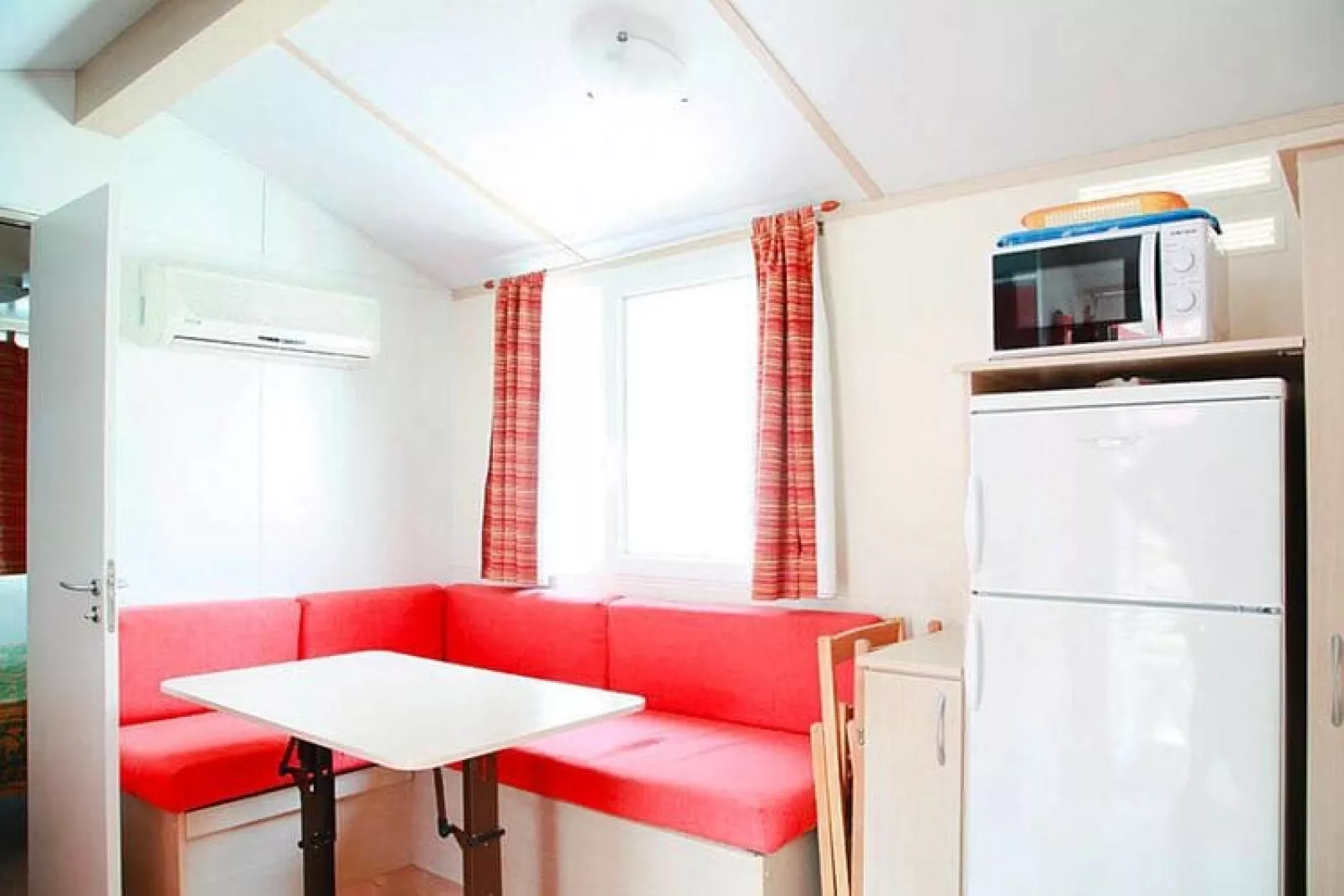 Mobile Homes San Francesco Caorle - Type MH Venice Sea View 4 Pax-Woonkamer