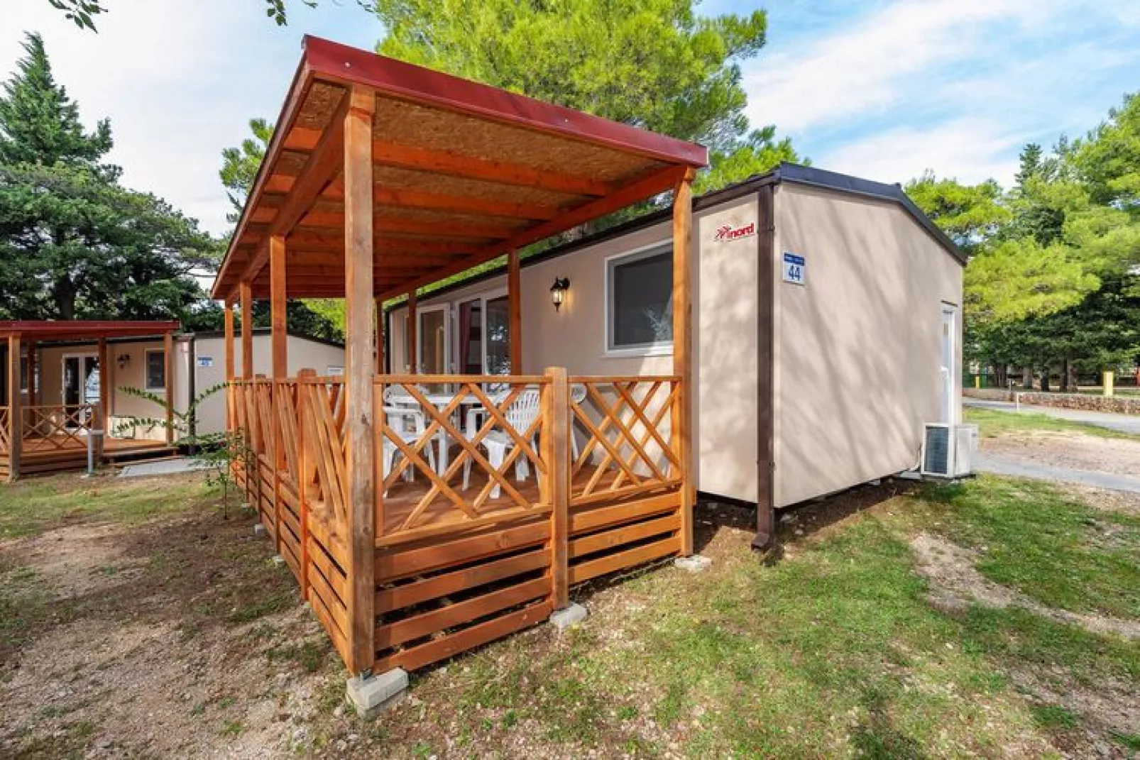 Caravanpark Paklenica in Starigrad Paklenica - Mobile home Dalmacija 30 qm for 6 pers-Buitenkant zomer