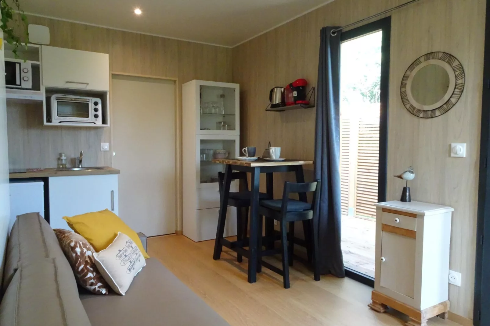 Tiny house in Taden-Woonkamer