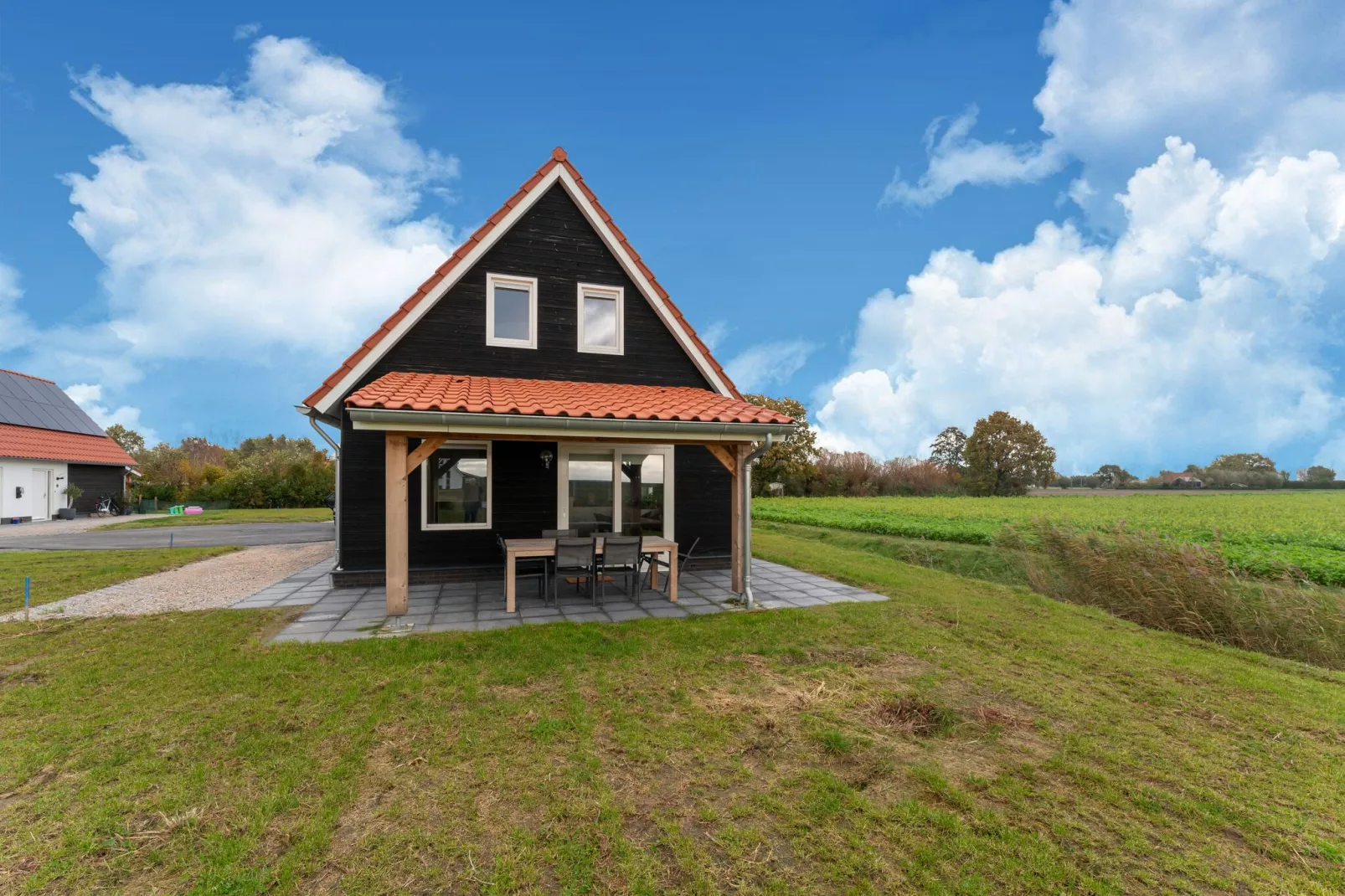 De Kokmeeuw Huis Nr 11-Buitenkant zomer