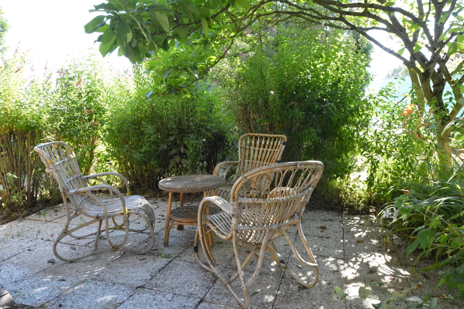 Ruim huis met prachtig terras en prachtig uitzicht, op de hoogten van de Maas-Tuinen zomer