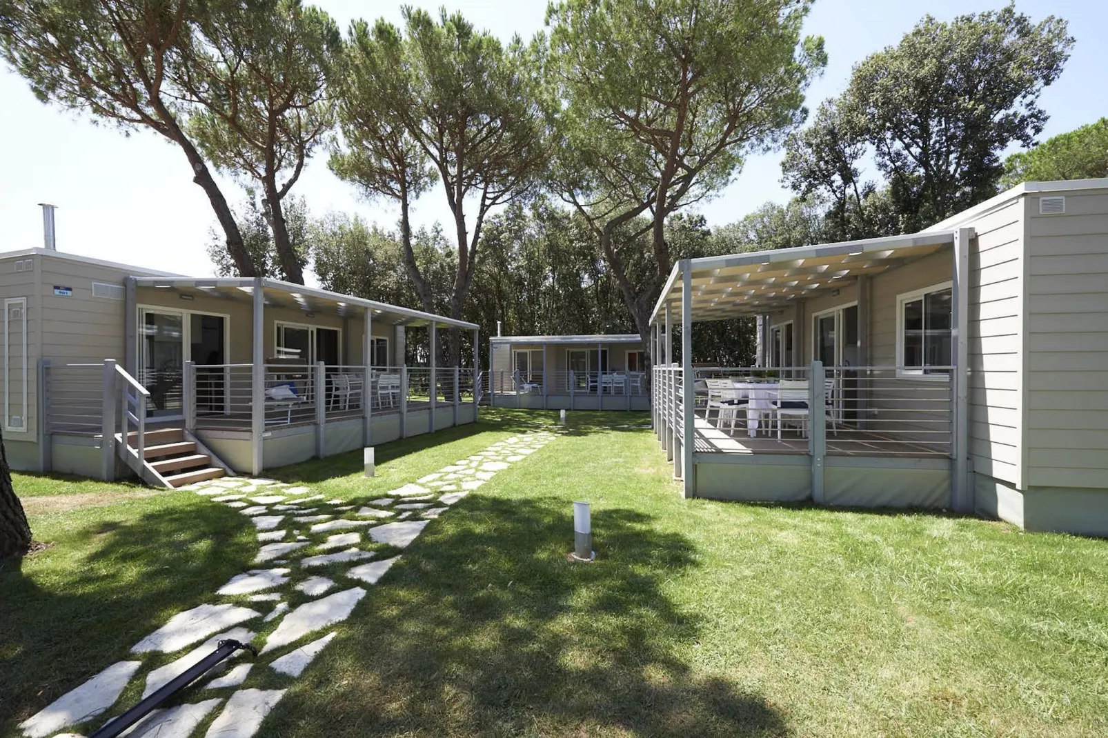 Baia Domizia Villaggio Camping C6-Buitenkant zomer