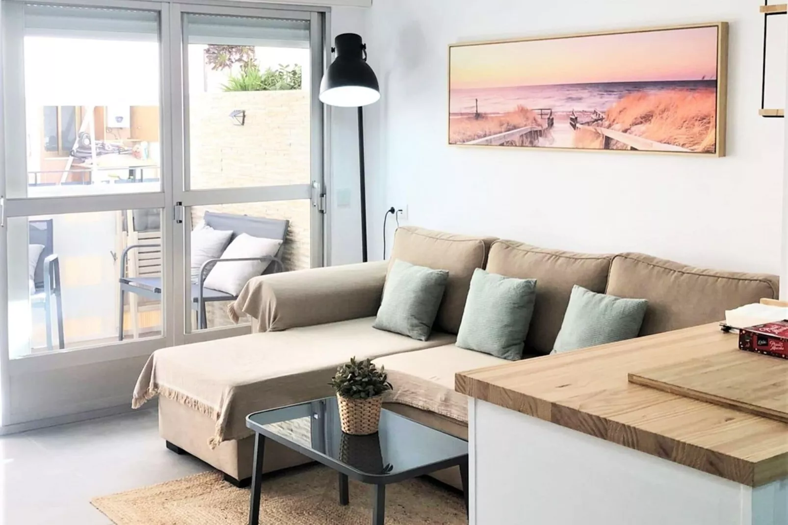 Stylish renovated apartment by Calahonda Beach