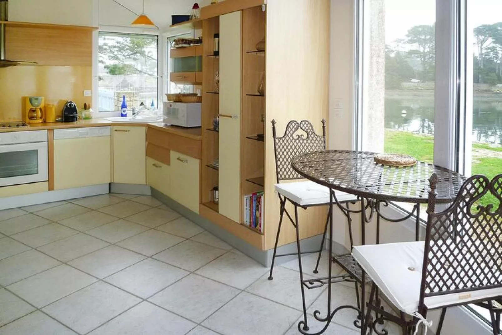 Holiday home sea front with amazing view Larmor-Baden-Keuken