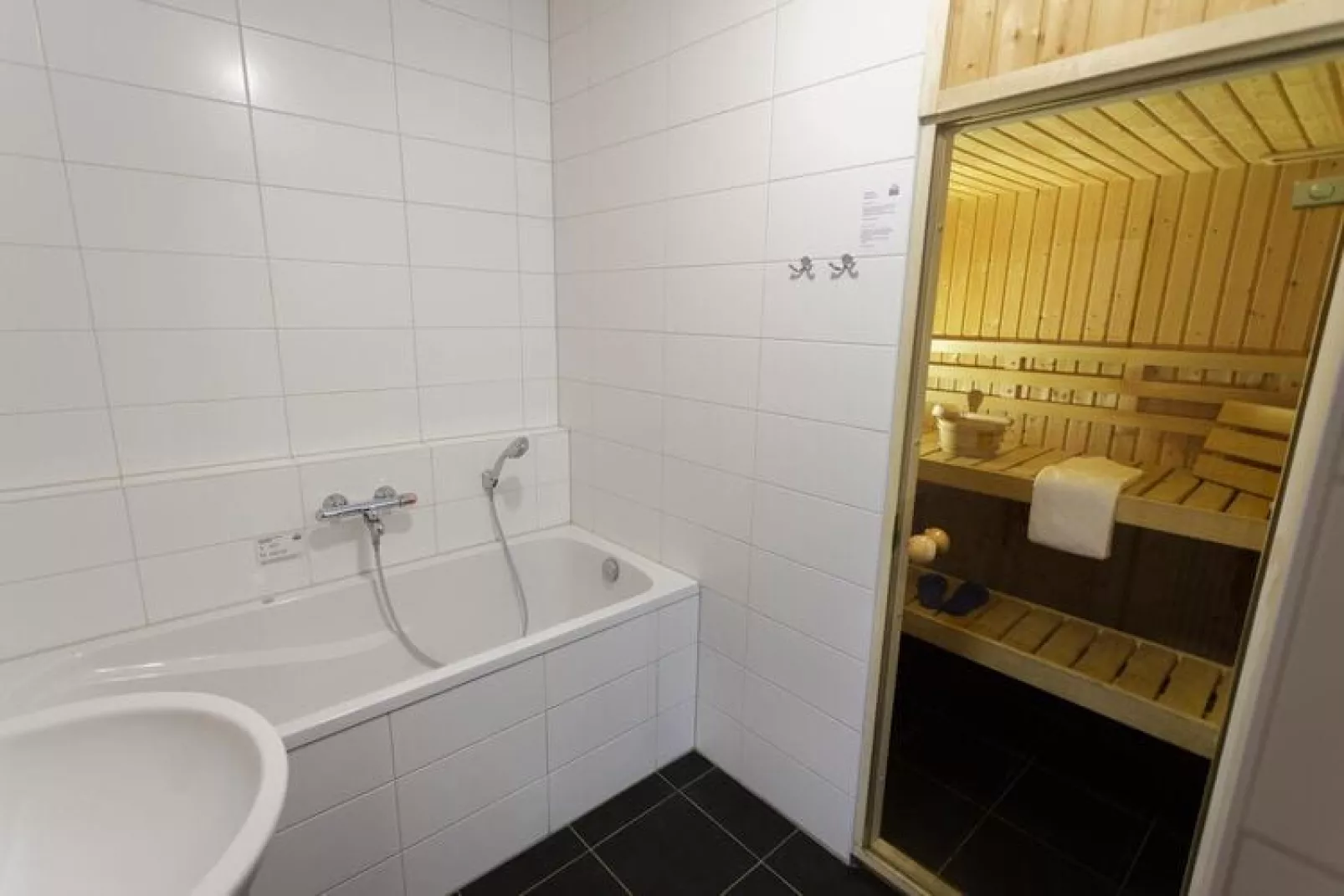 Villa Urftsee Luxe, Eifeler Tor-Badkamer