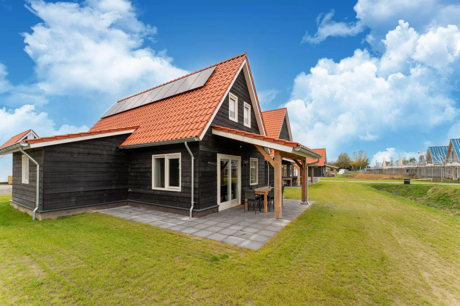 De Reiger Huis Nr 46-Buitenkant zomer