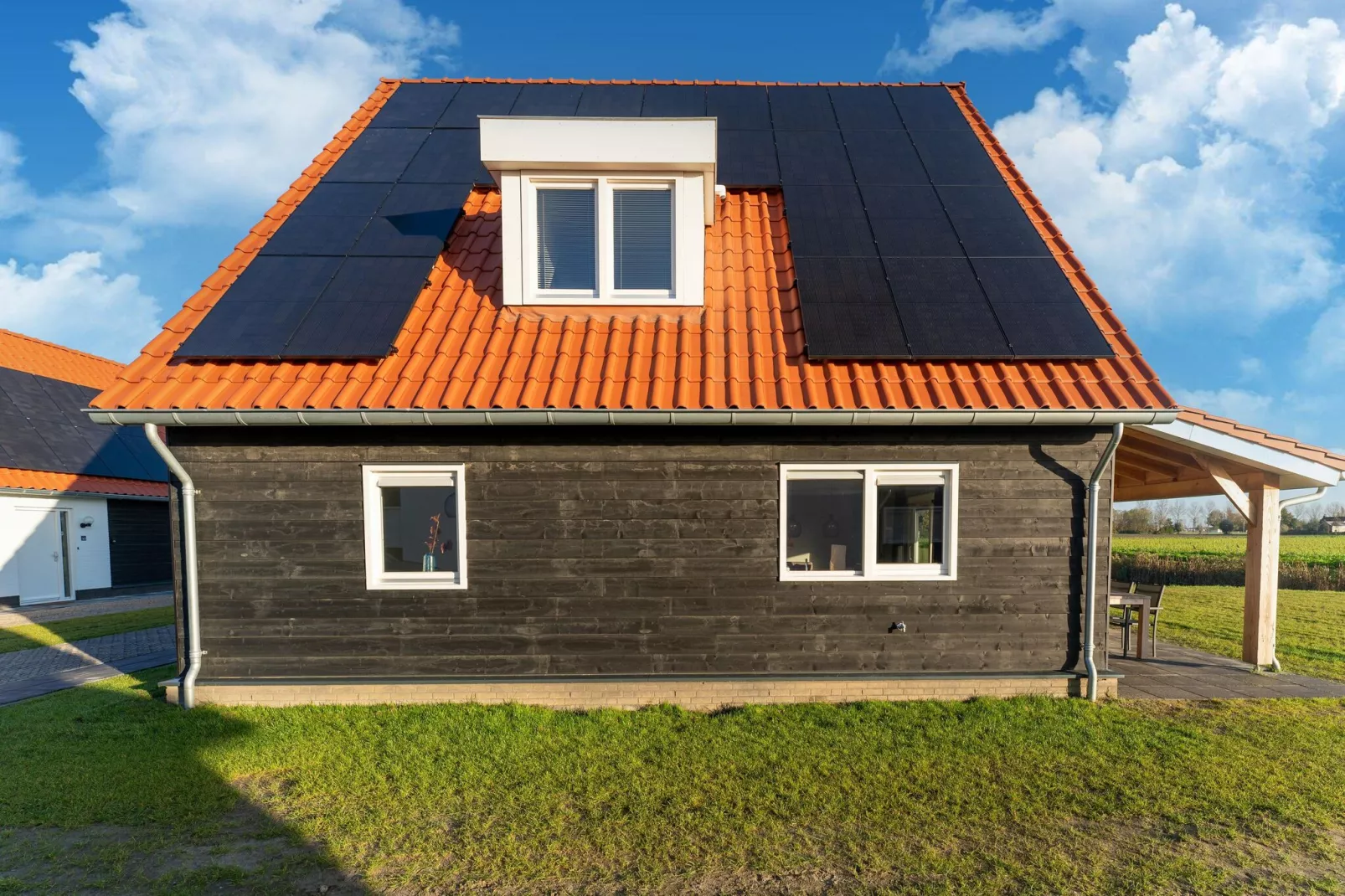 De Roodborst Huis Nr 31-Buitenkant zomer