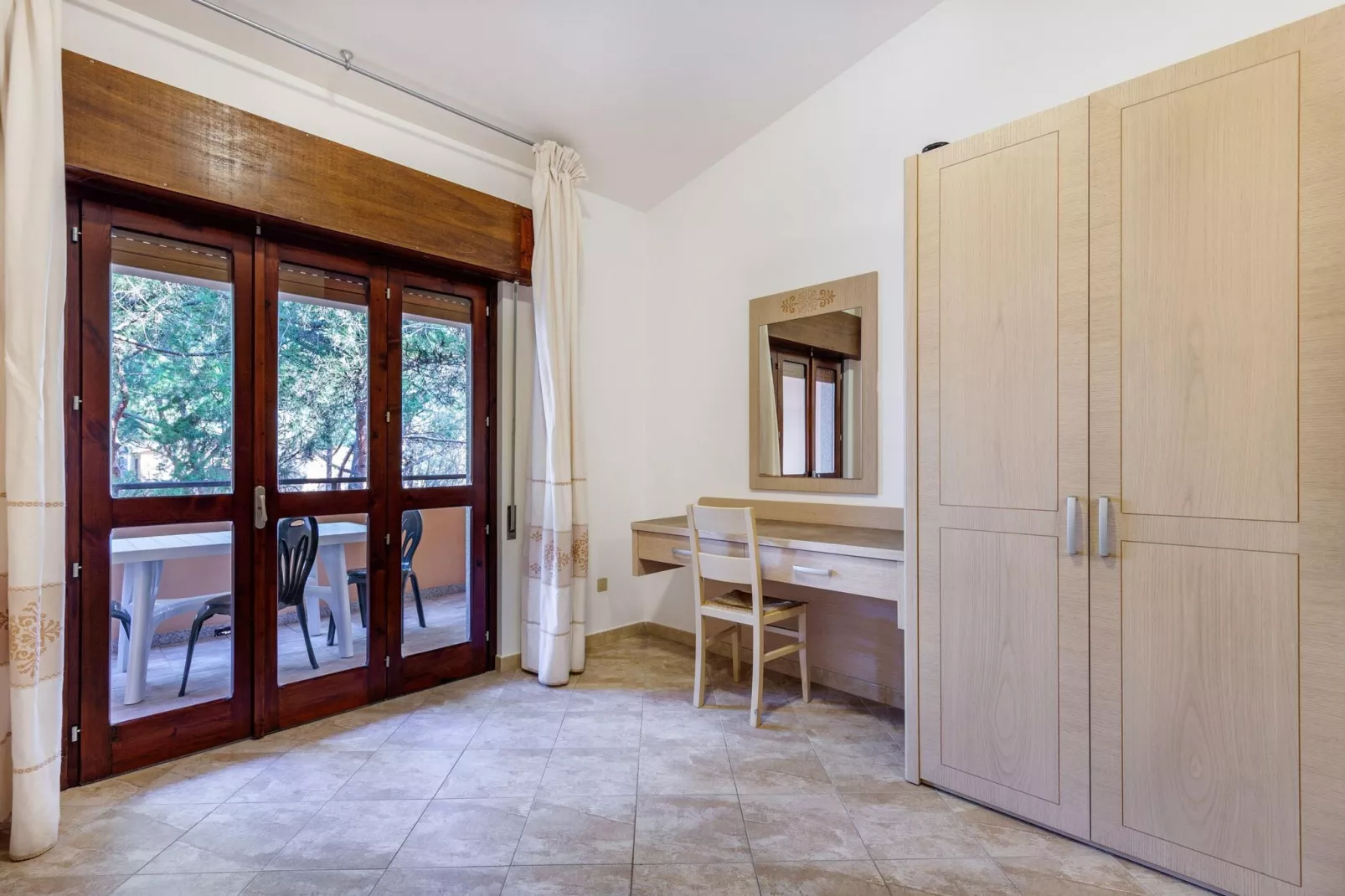 Holiday residence Baia Verde, Valledoria-1 Bedroom Prestige im EG oder 1 St. mit Balkon o T-Woonkamer