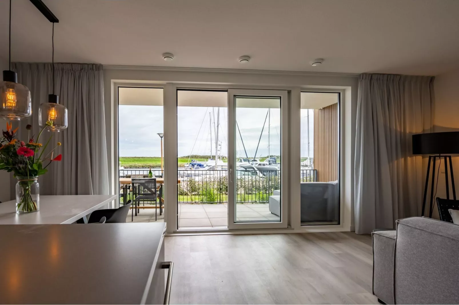 Harbour Loft 1i Résidence Marina havenzicht-Woonkamer