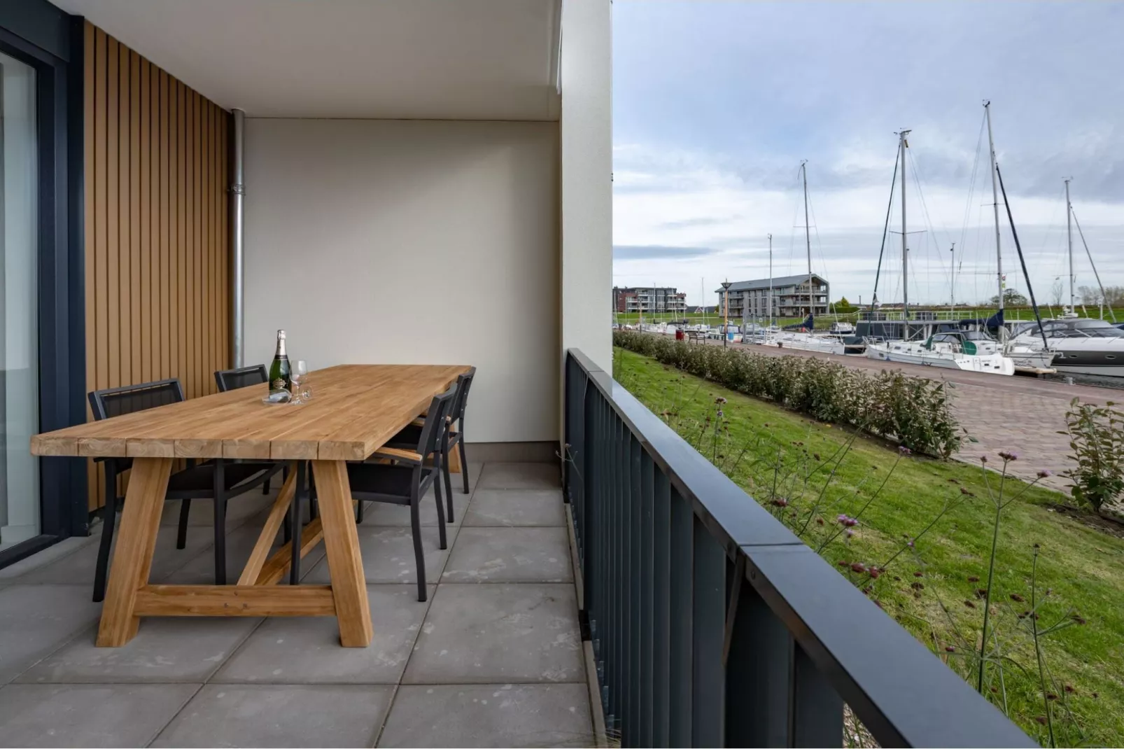 Harbour Loft 1i Résidence Marina havenzicht-Terrasbalkon