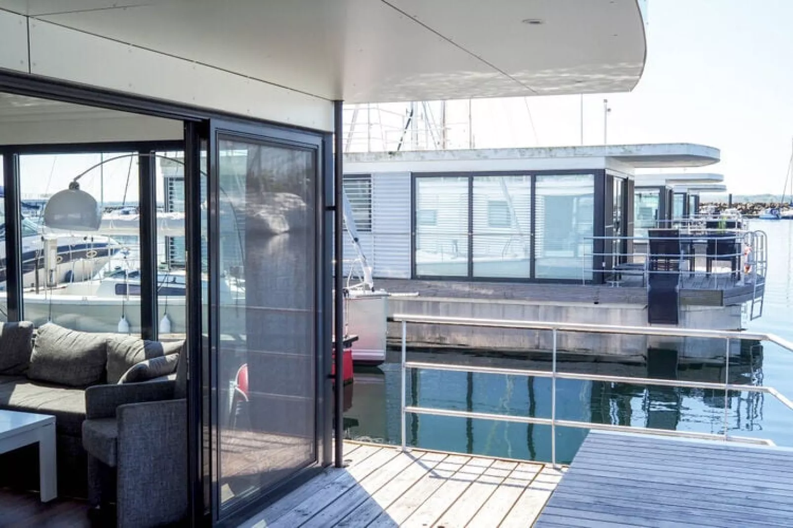 Hausboot Family & Friends  Hund LP2 / 1-2 Personen-Terrasbalkon