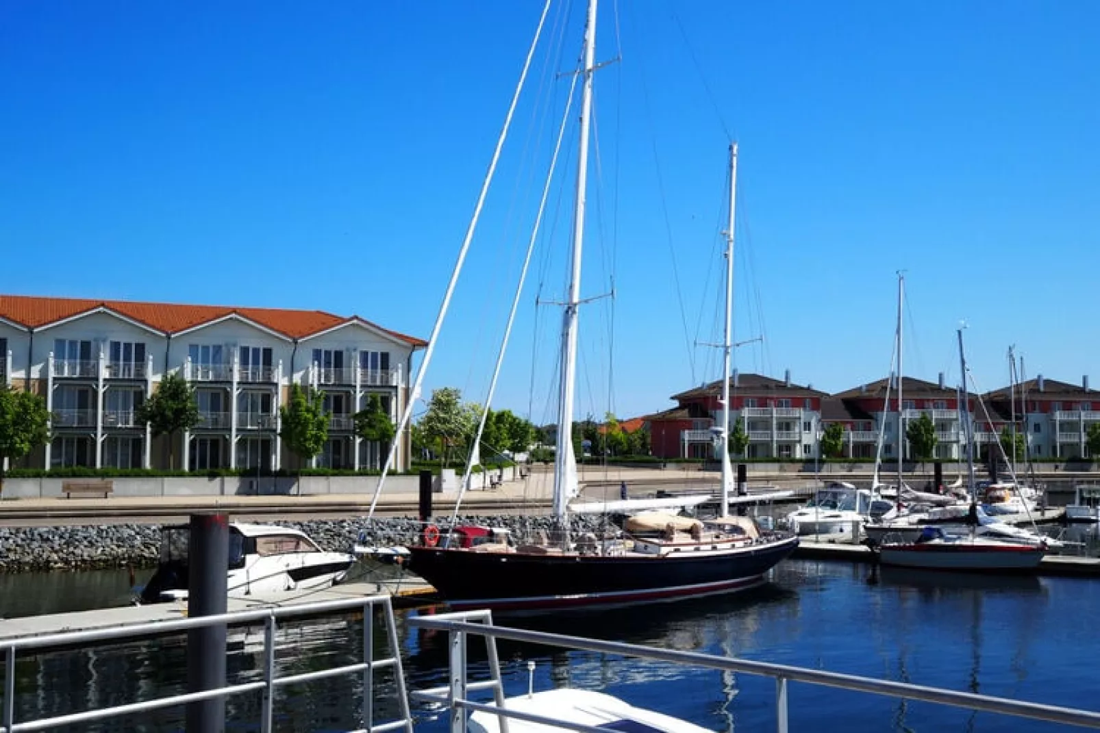 Hausboot Family & Friends LP2 / 1-2 Personen-Terrasbalkon