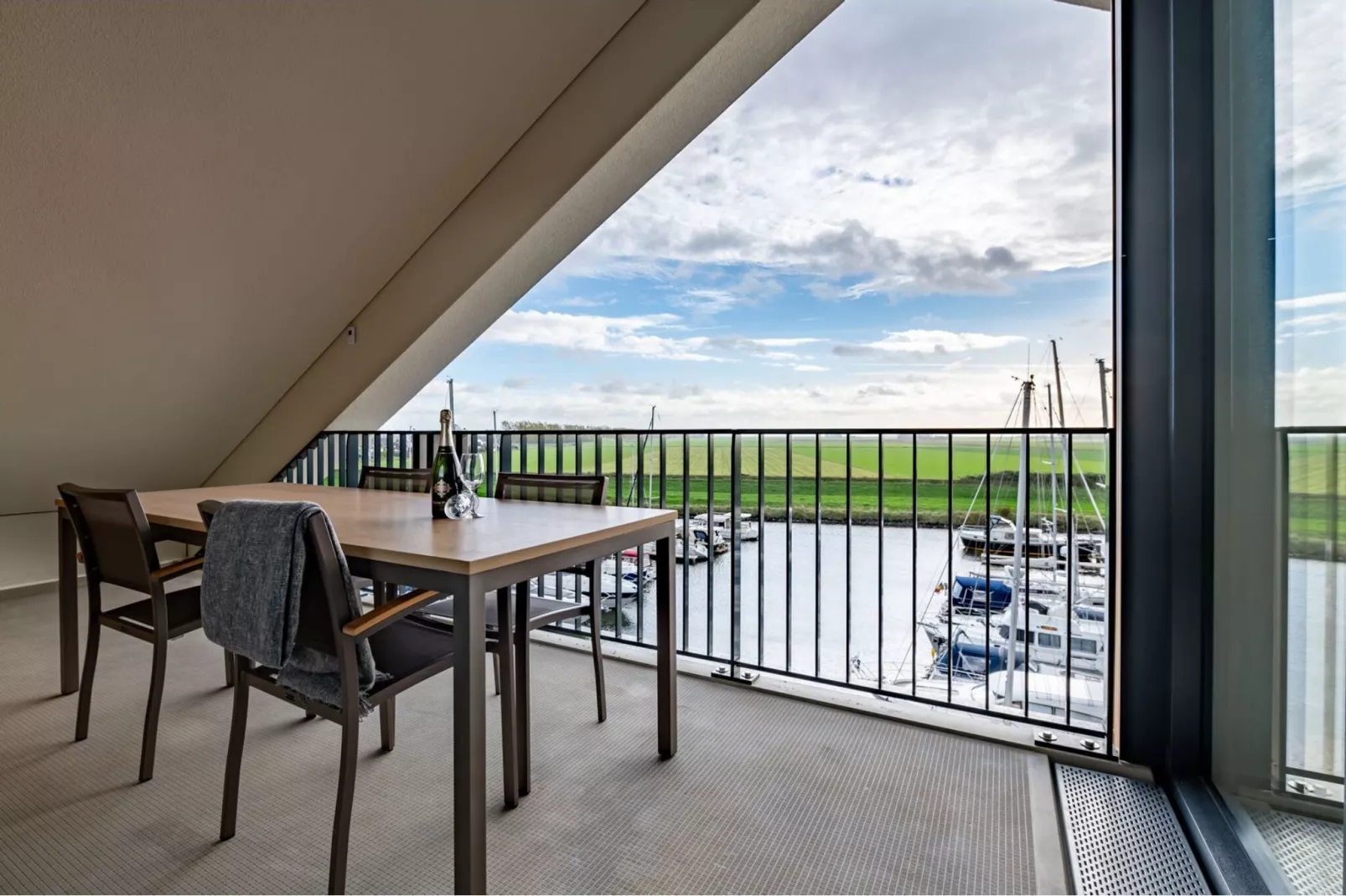 Harbour Loft 3C Residence Marina-Terrasbalkon
