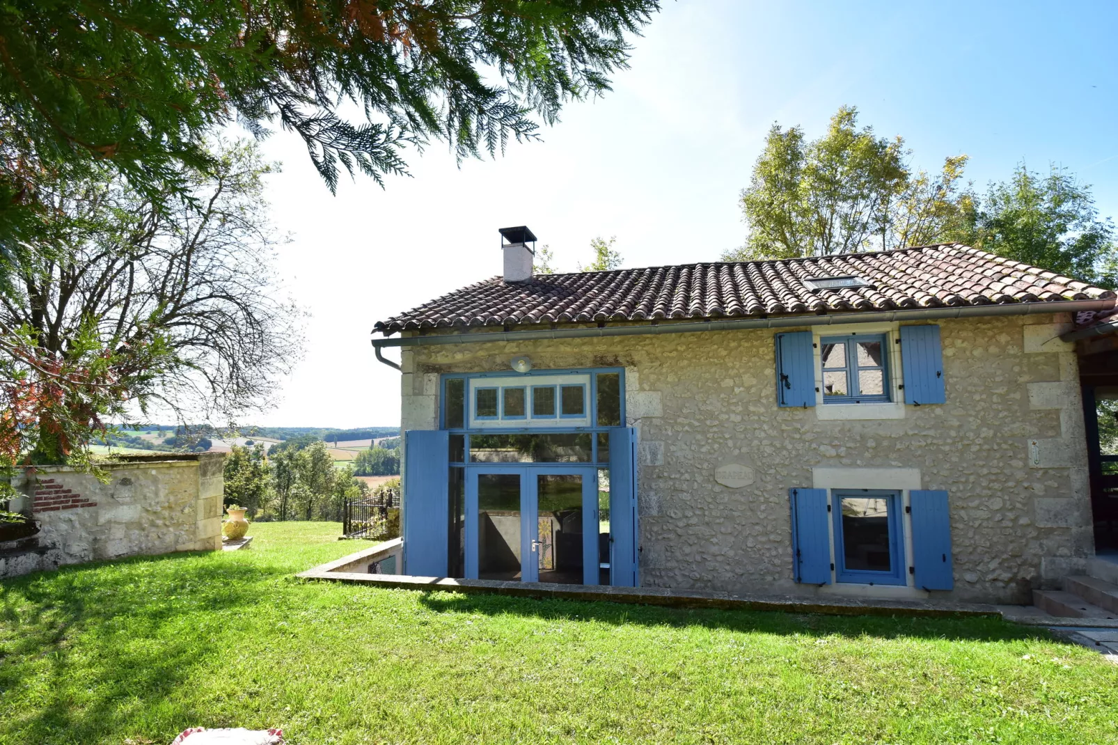 Maison de vacances Lusignac gastverblijf-Buitenkant zomer