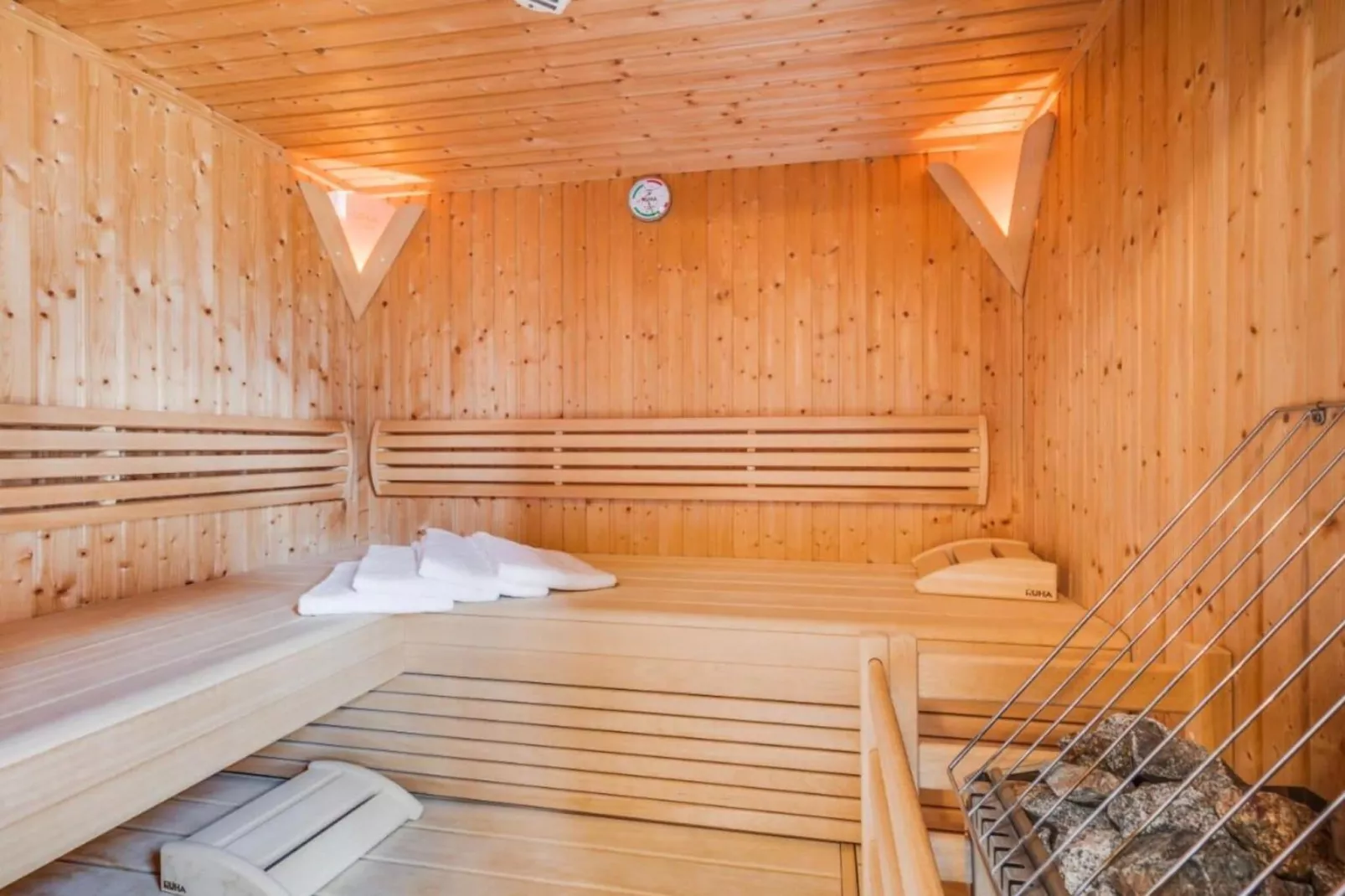 AlpenPura - Chalet Steinbock-Wellness