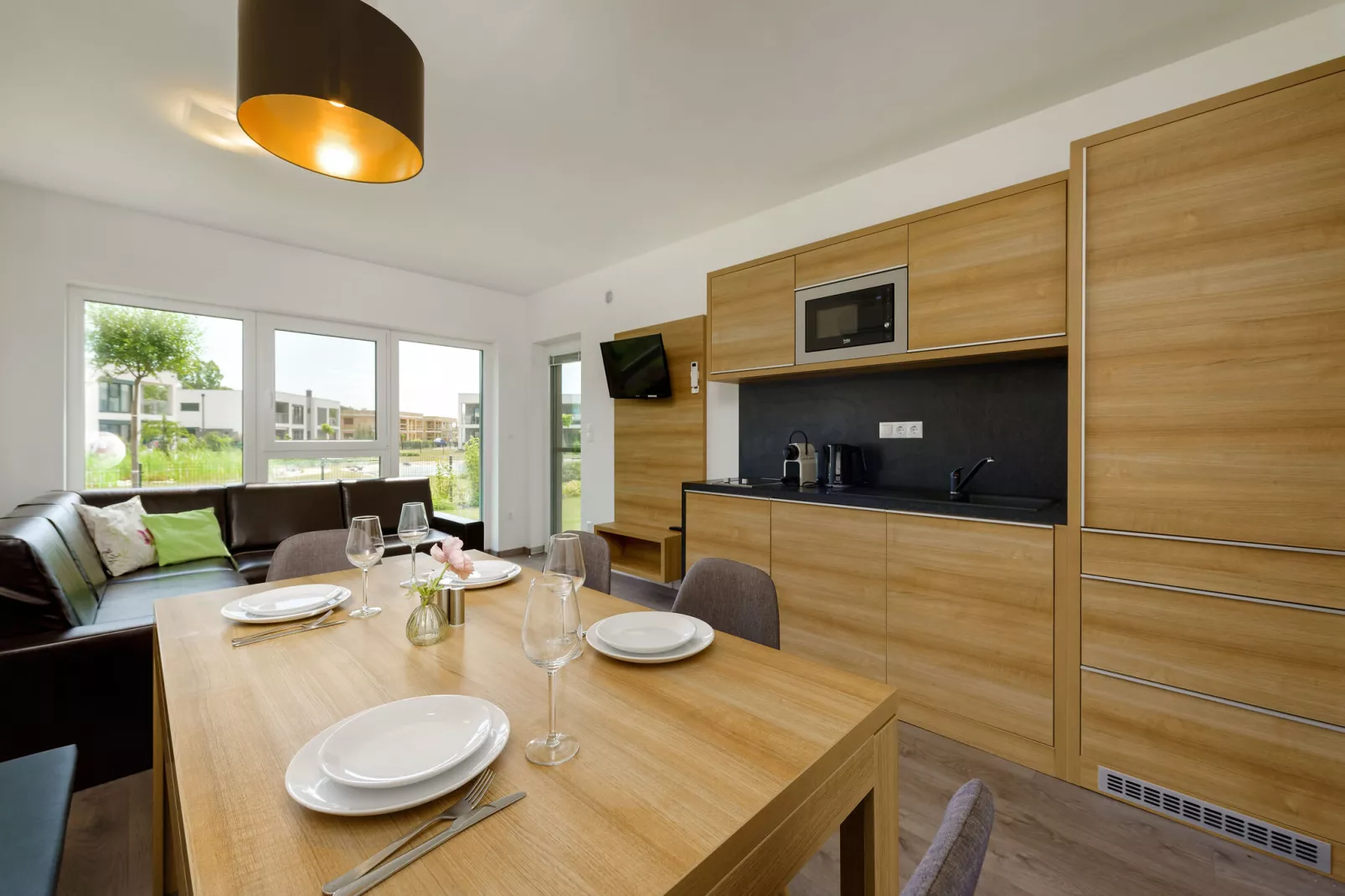 Modern appartement in Lutzmannsburg met zwemvijver en tuin-Woonkamer