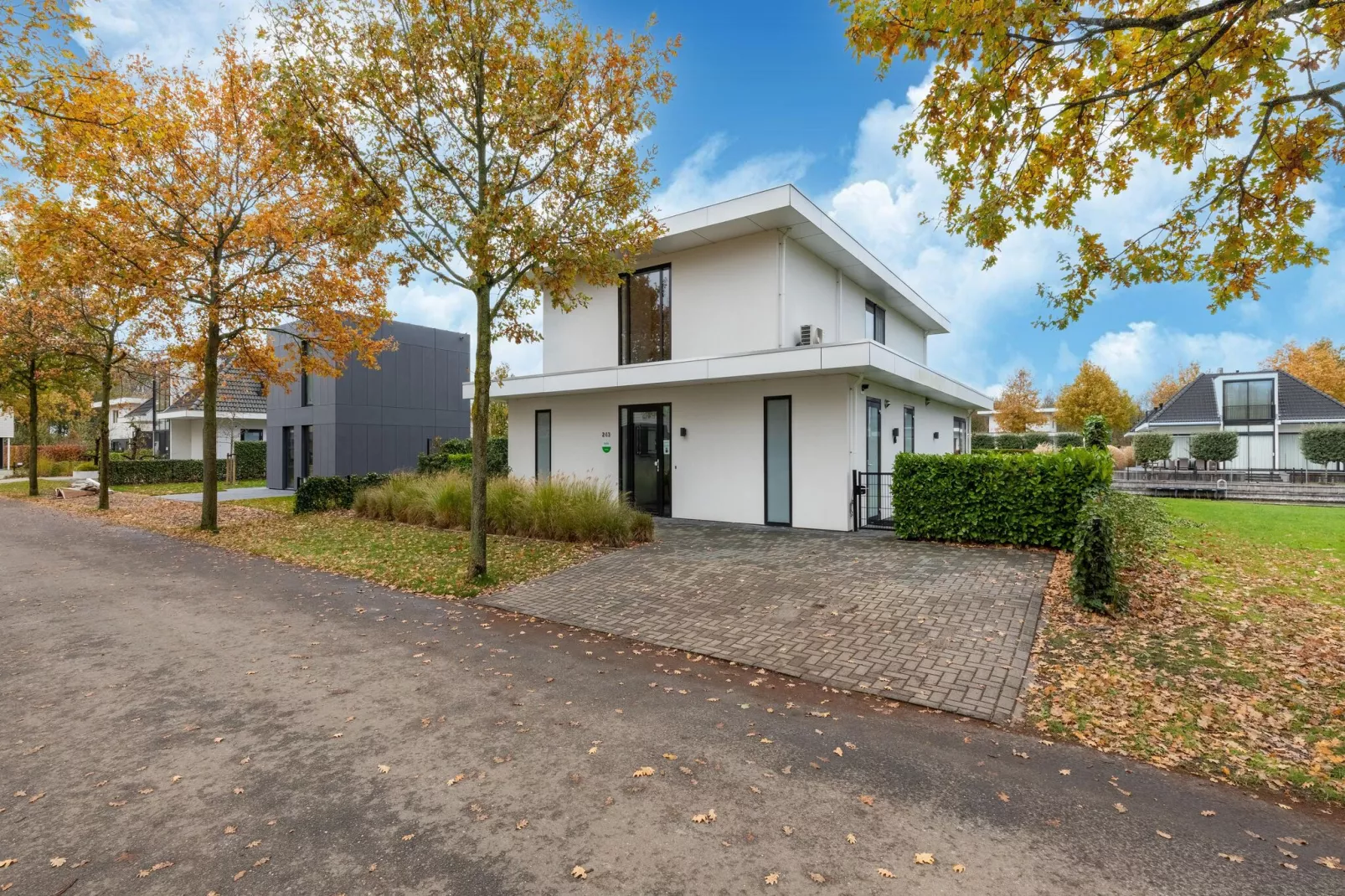 Villa Luxury Harderwijk 243-Buitenkant zomer