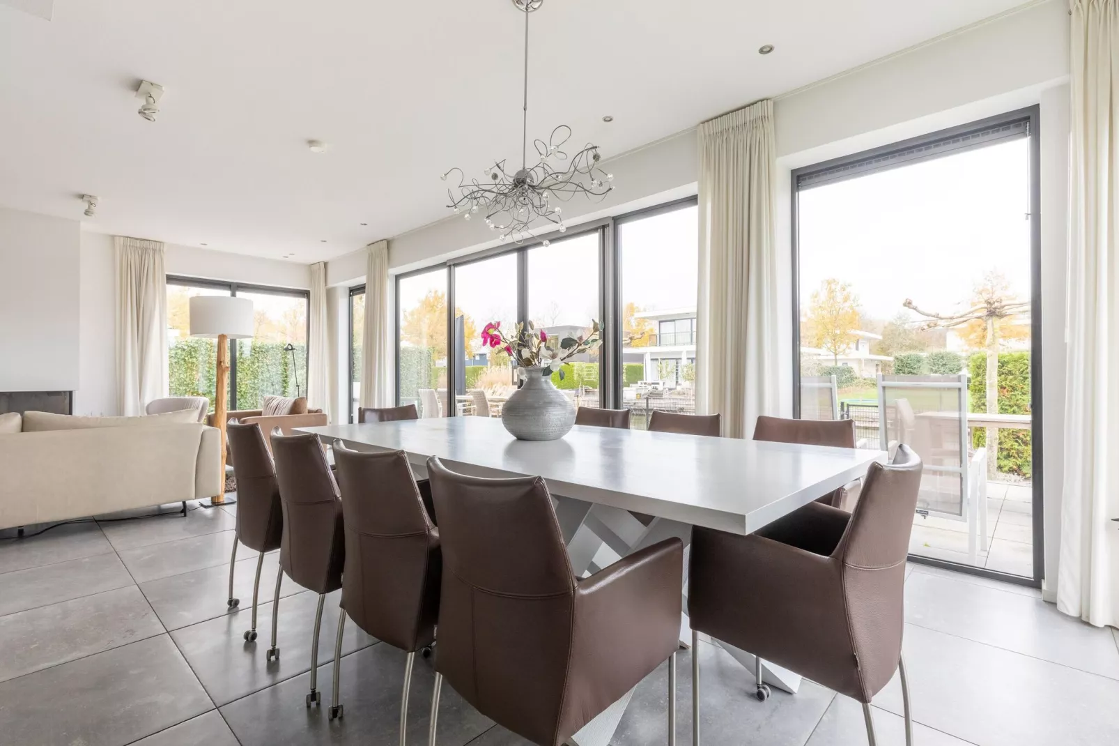 Villa Luxury Harderwijk 243-Eetkamer