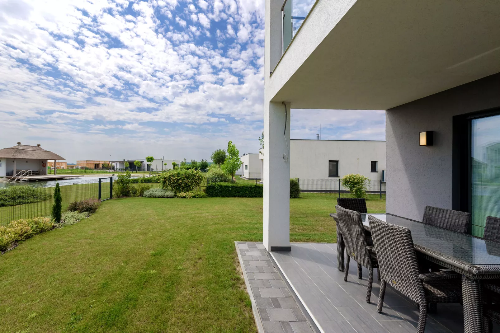 Modern appartement in Lutzmannsburg met zwemvijver en tuin-Tuinen zomer