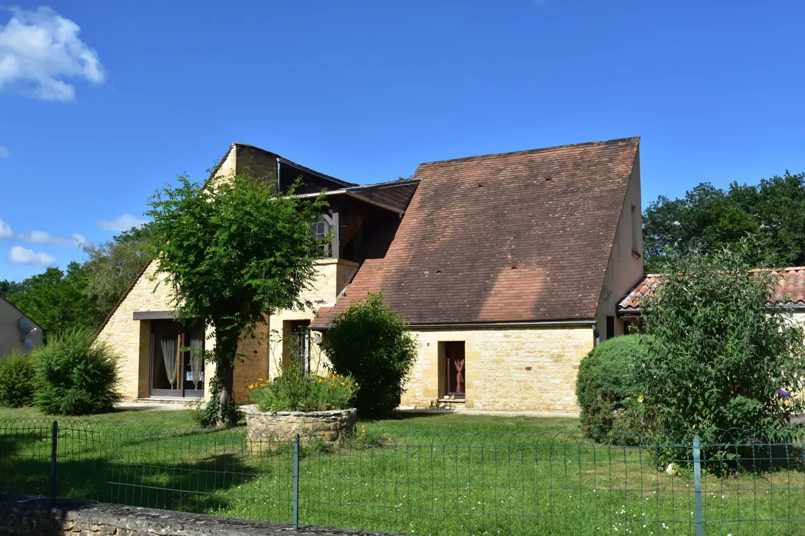 St Julien de Lampon-Exterieur winter