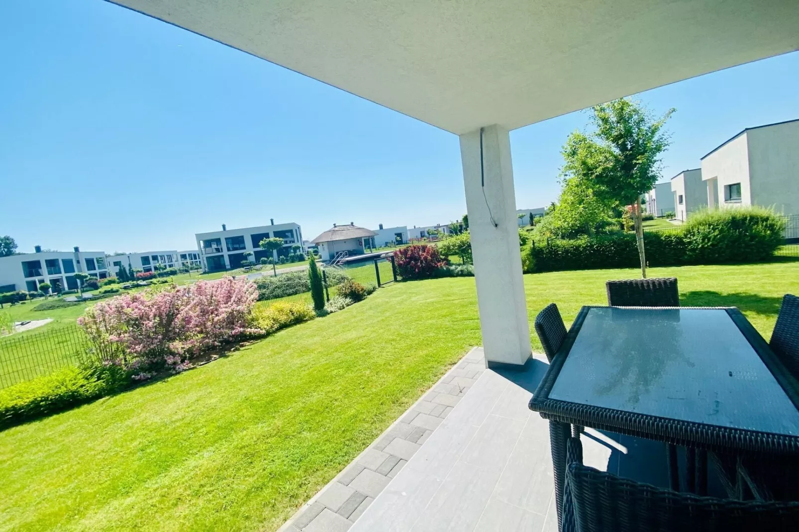 Modern appartement in Lutzmannsburg met zwemvijver en tuin-Tuinen zomer