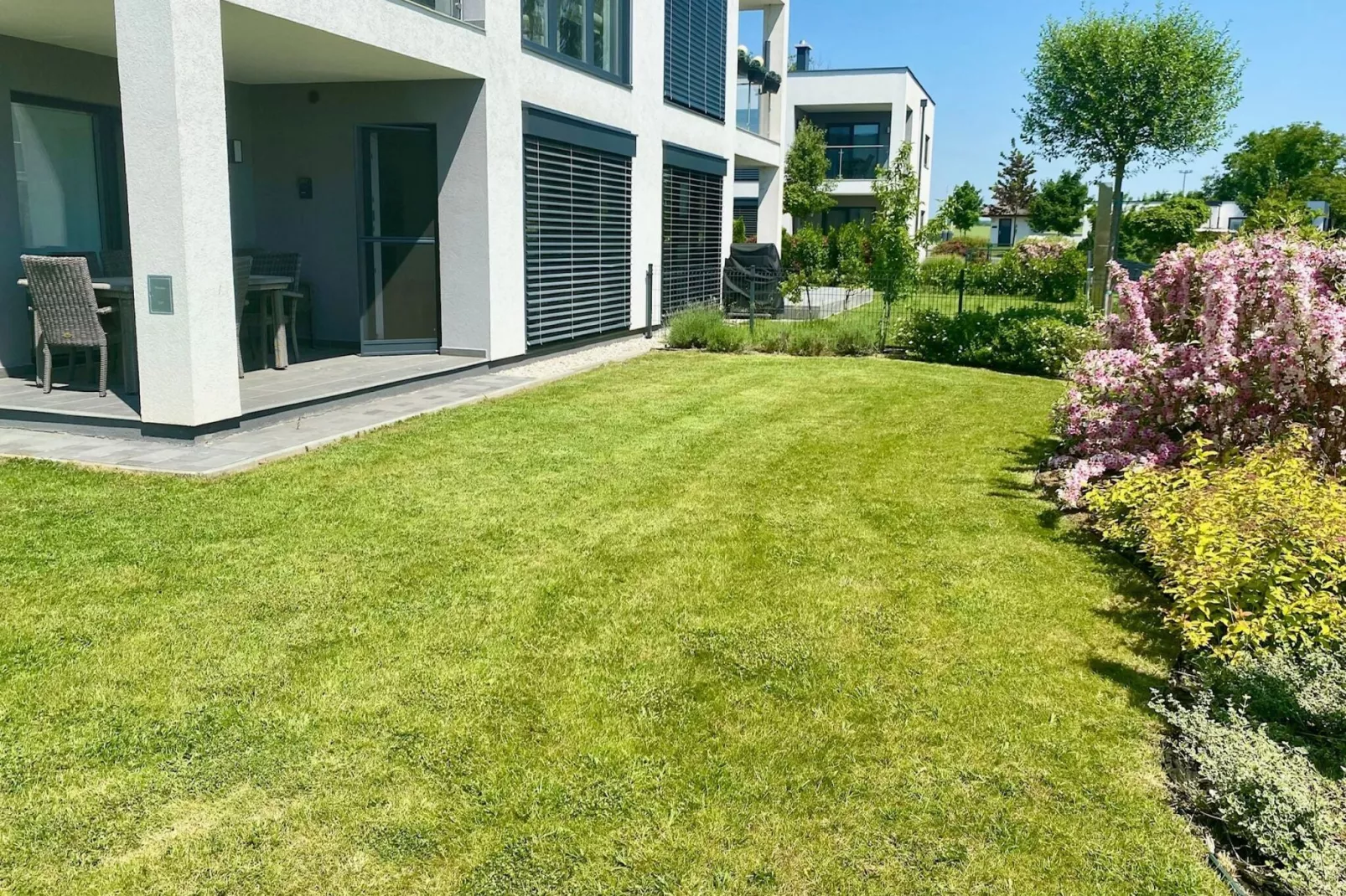 Modern appartement in Lutzmannsburg met zwemvijver en tuin-Tuinen zomer