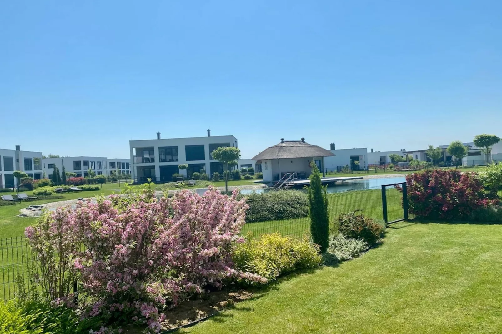 Modern appartement in Lutzmannsburg met zwemvijver en tuin-Tuinen zomer