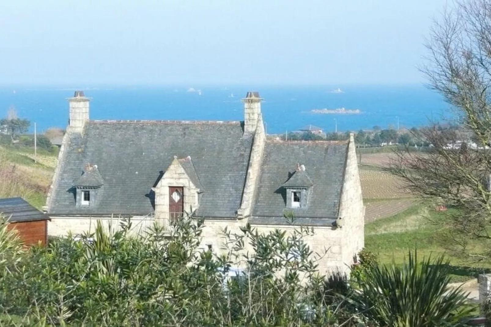 Granitsteinhaus in St Pol-de-Léon-Buitenkant zomer