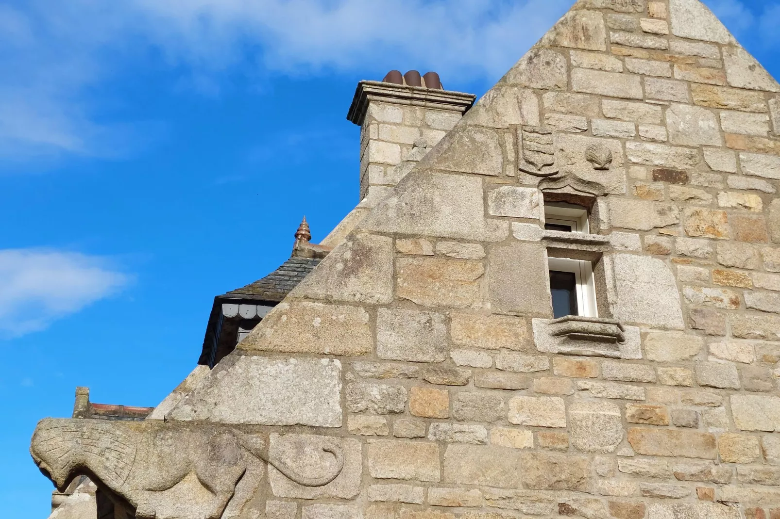 Granitsteinhaus in St Pol-de-Léon-Sfeer