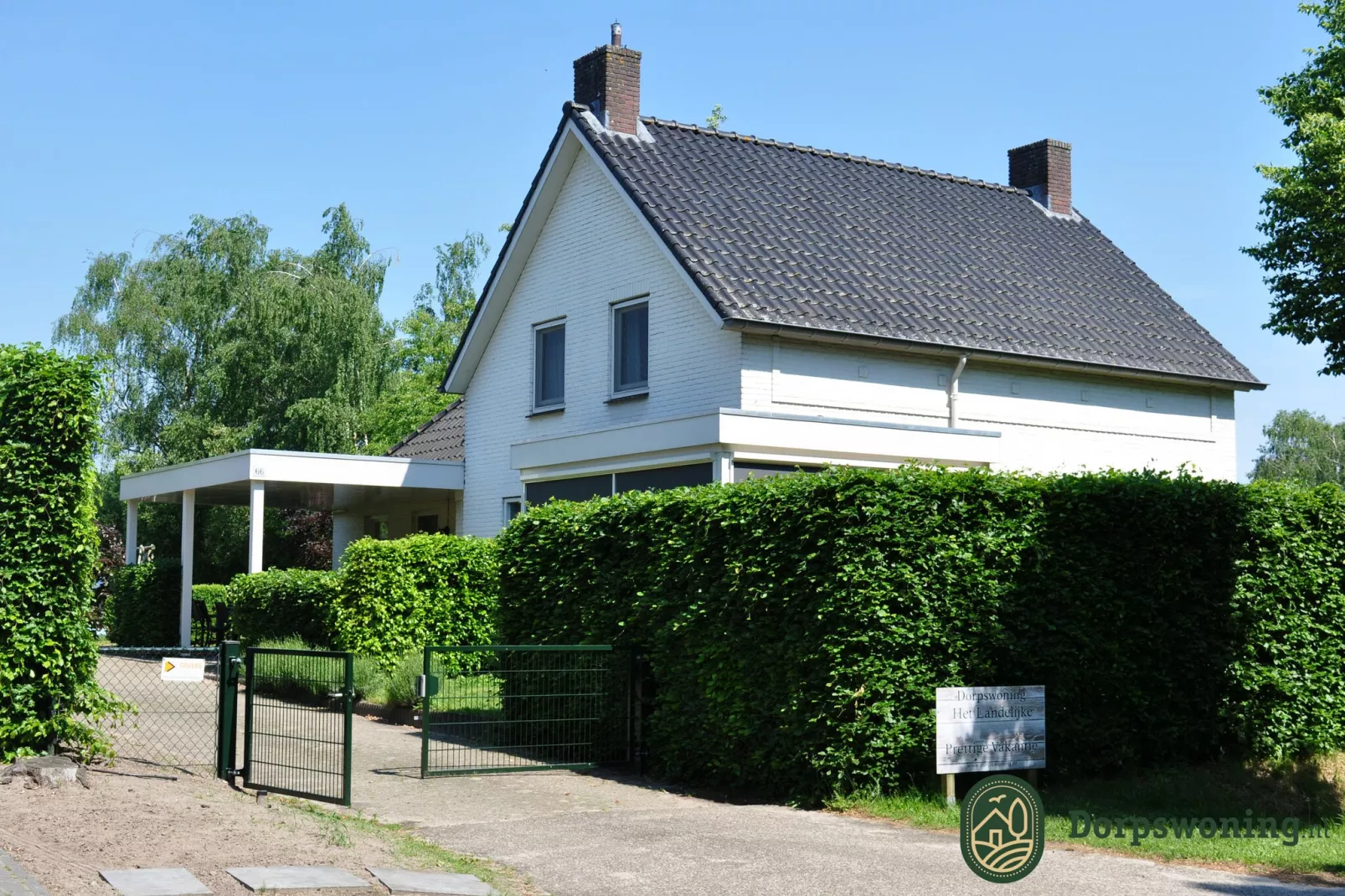 Dorpswoning Het Landelijke-Buitenkant zomer