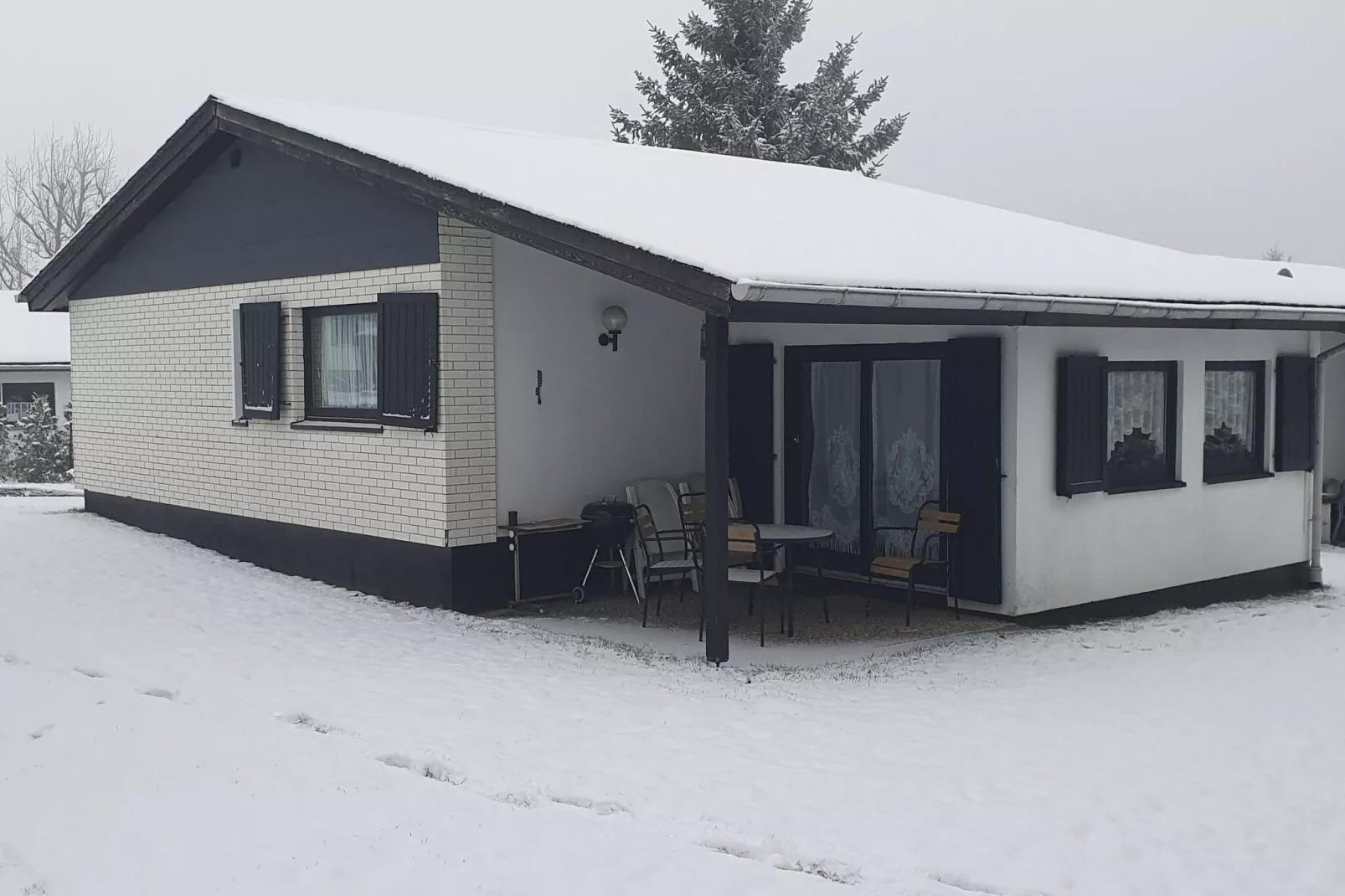 Brouwer Ferienhaus-Exterieur winter