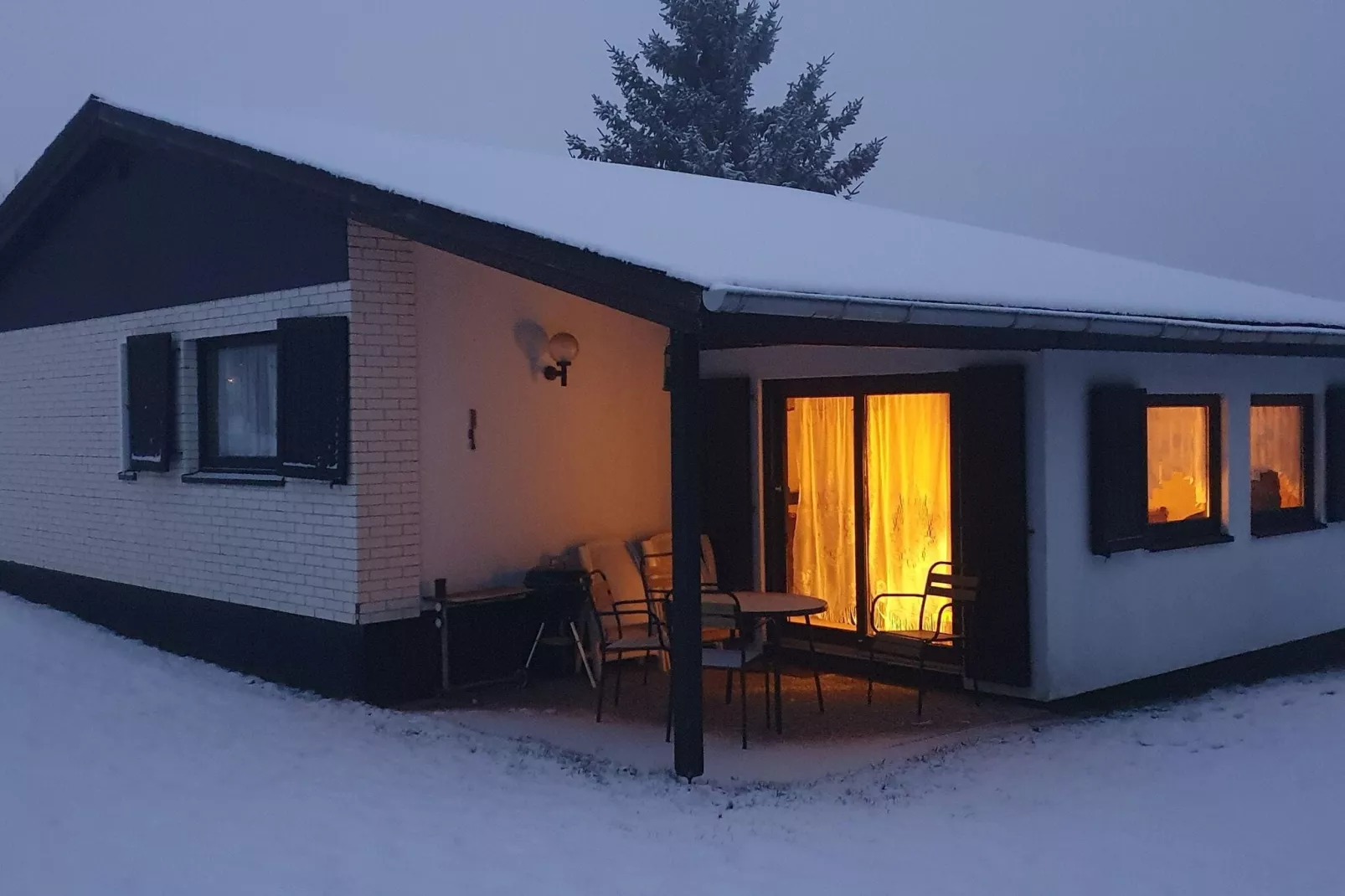 Brouwer Ferienhaus-Exterieur winter