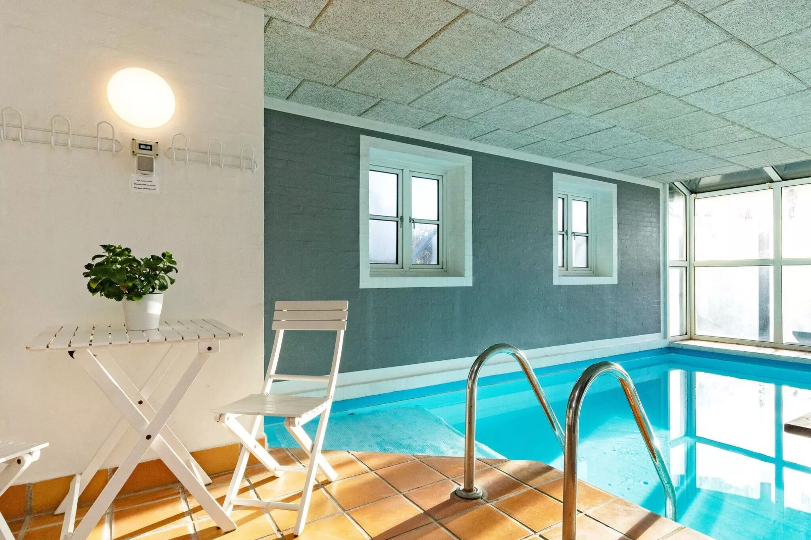 Aantrekkelijk vakantiehuis in Jutland op 50 m van het strand-Zwembad
