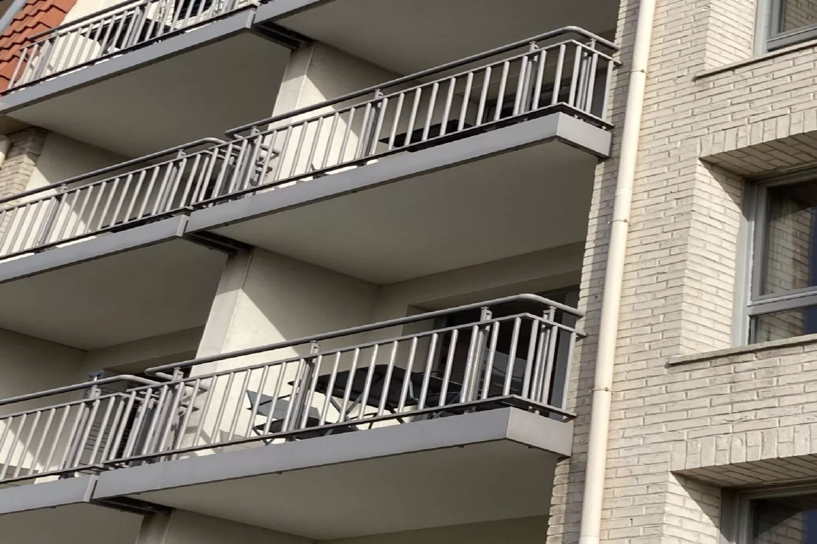 Appartement moderne avec terrasse - Buitenkant zomer