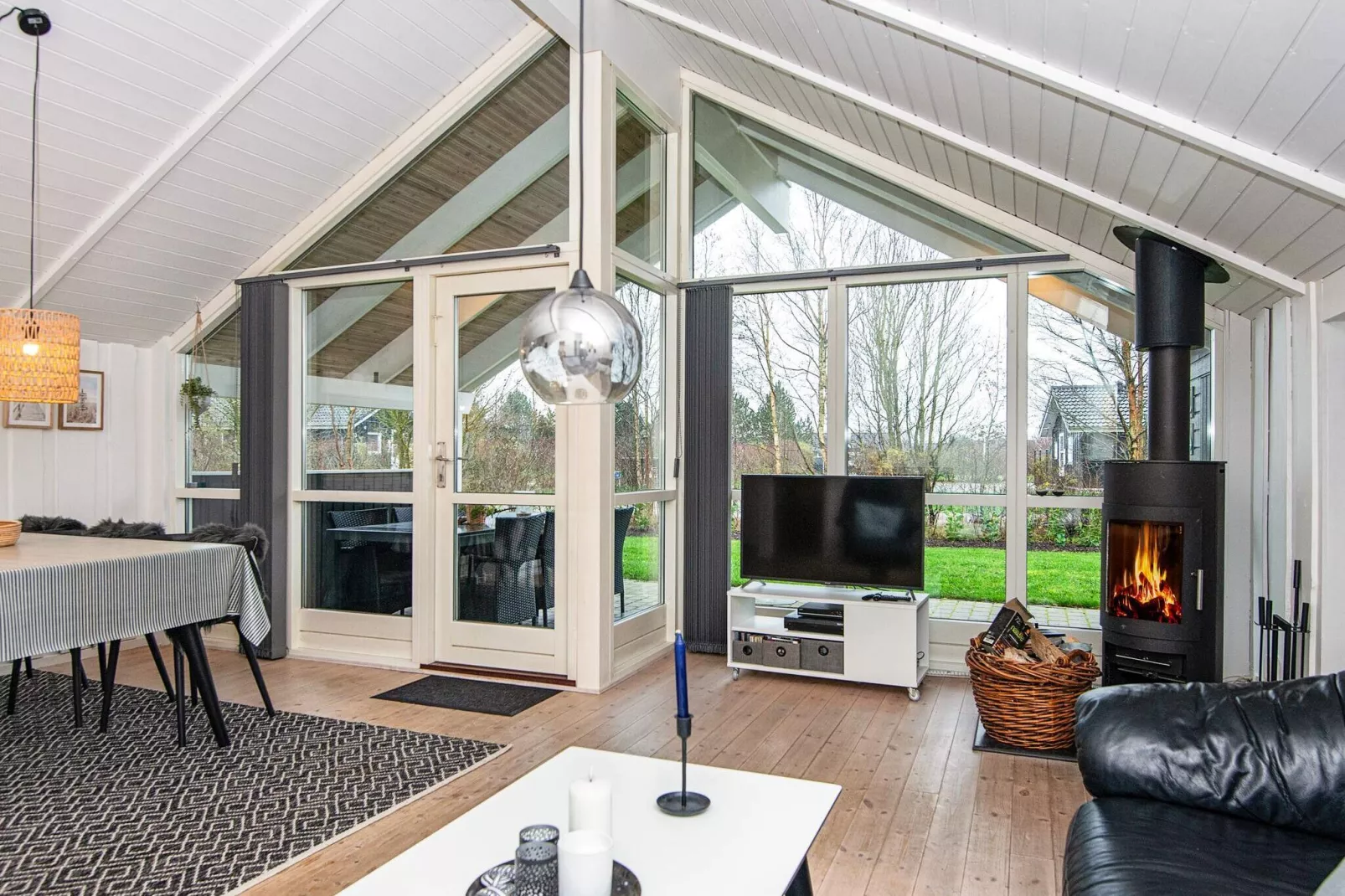 Ruim plattelandshuis in Hemmet met overdekt terras-Binnen