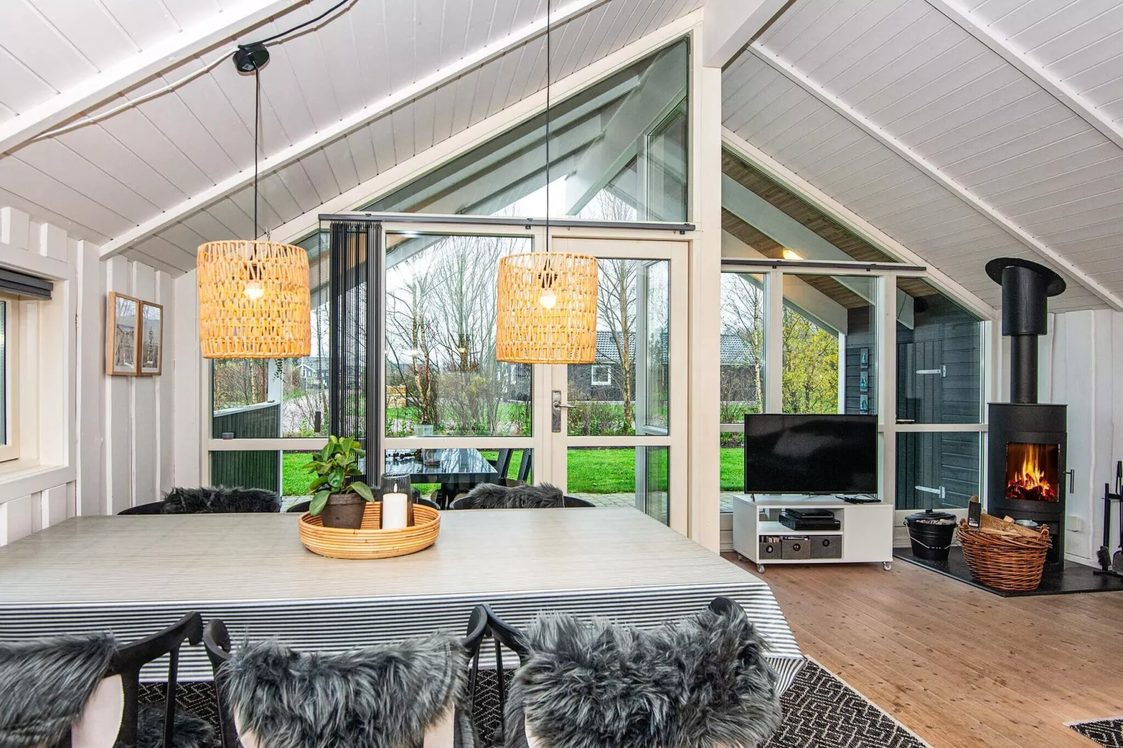 Ruim plattelandshuis in Hemmet met overdekt terras-Binnen