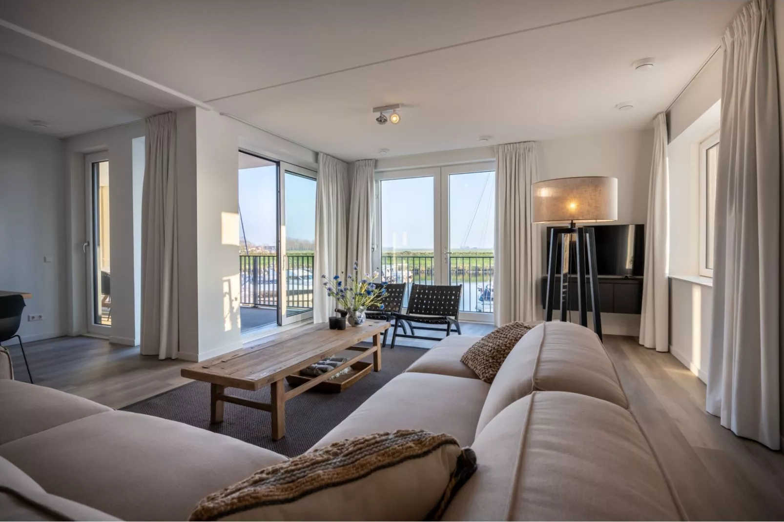 Harbour Loft 1K Residence Marina havenzicht-Woonkamer