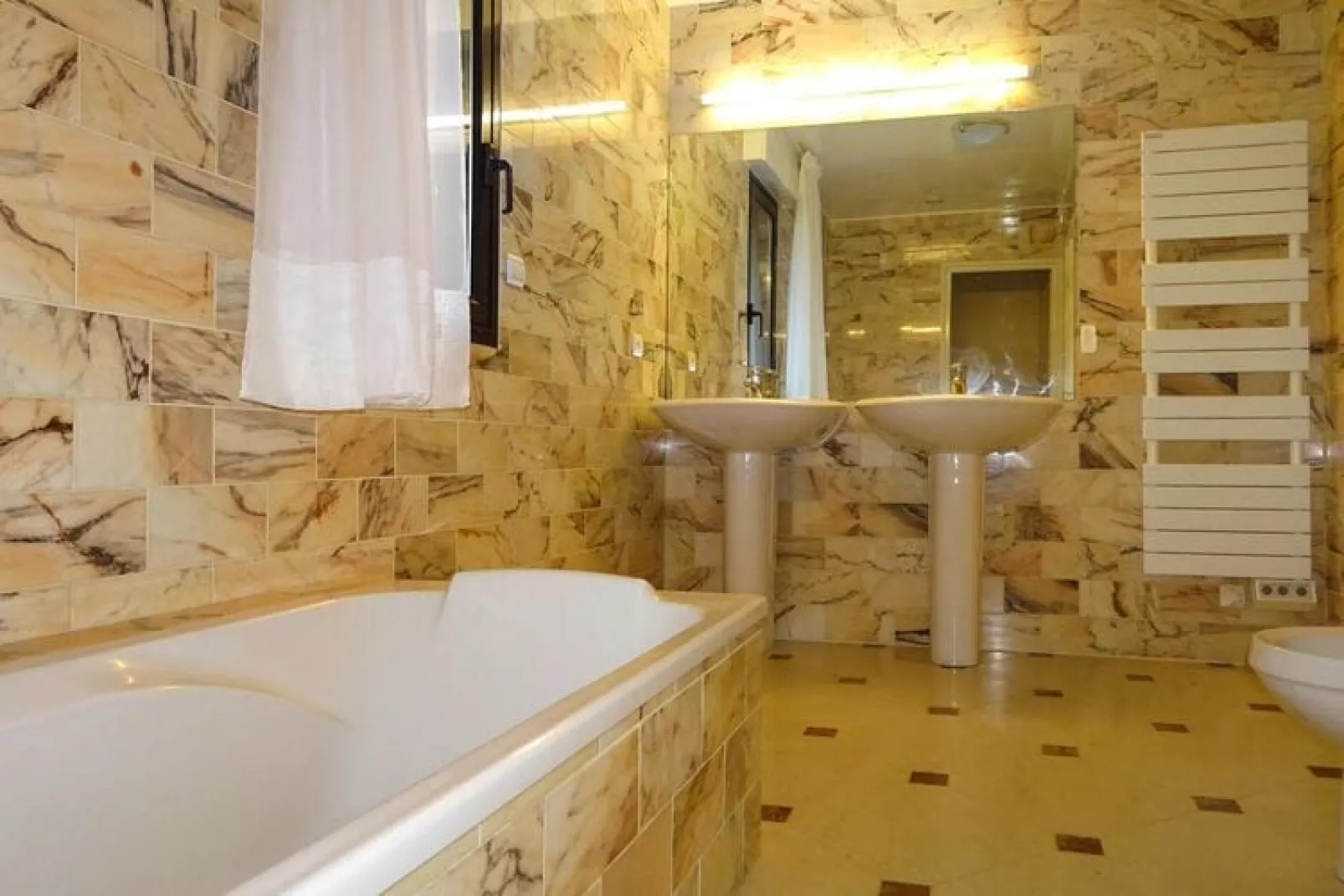 Villa Baden-Badkamer