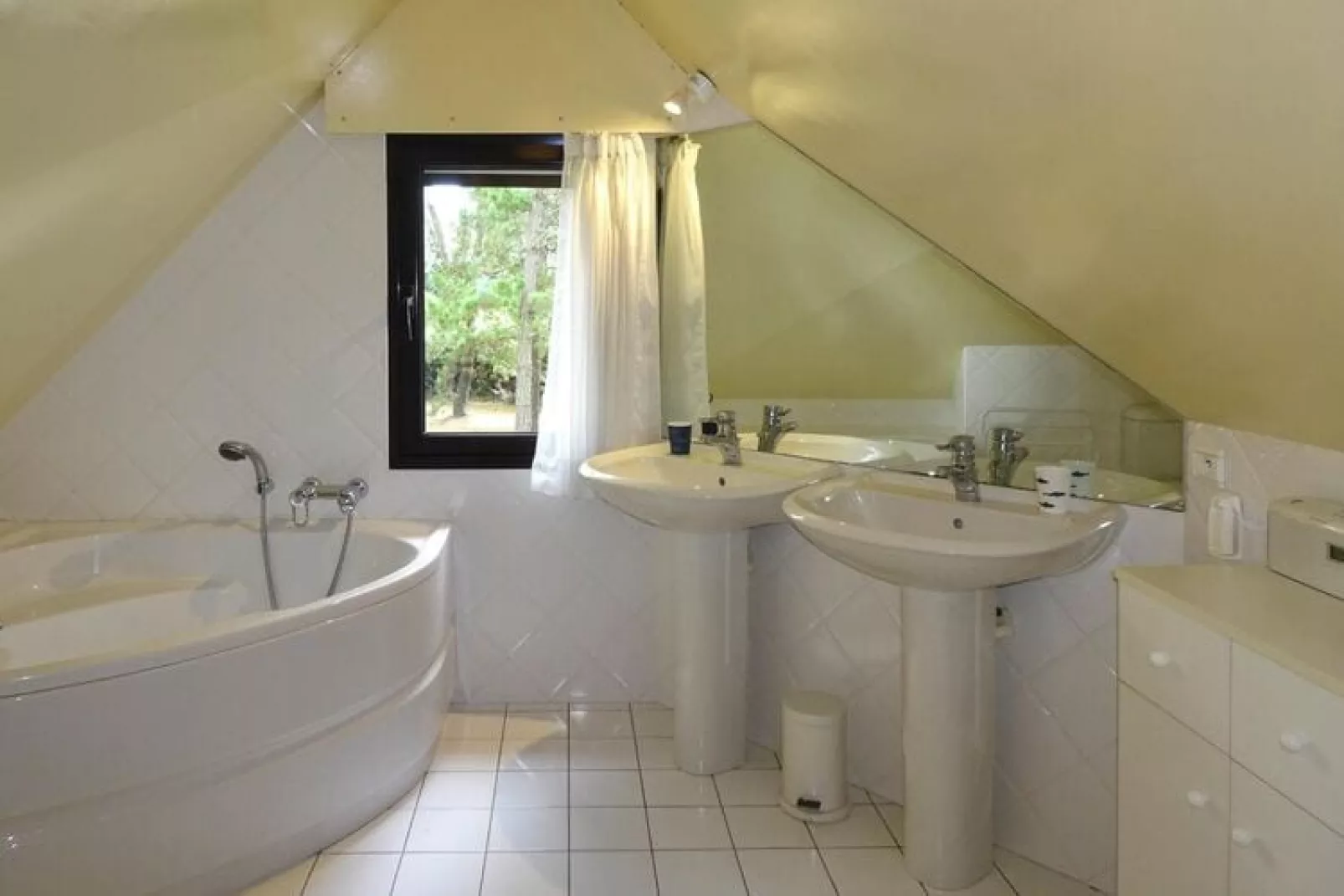Villa Baden-Badkamer