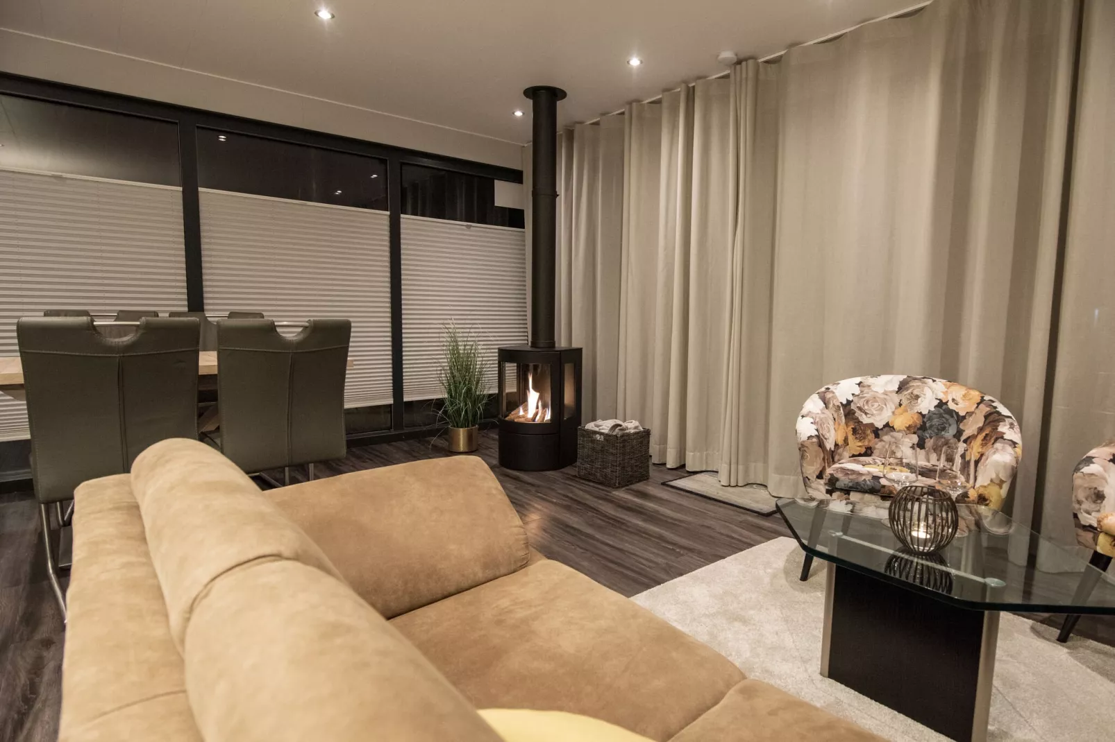 Houseboat Elysium met dakterras-Woonkamer